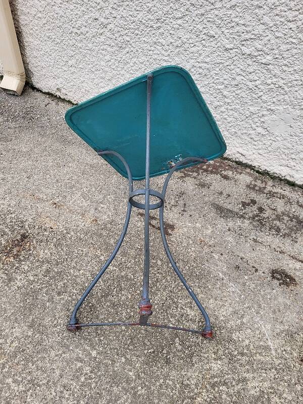 Square bistro table in painted metal n°1