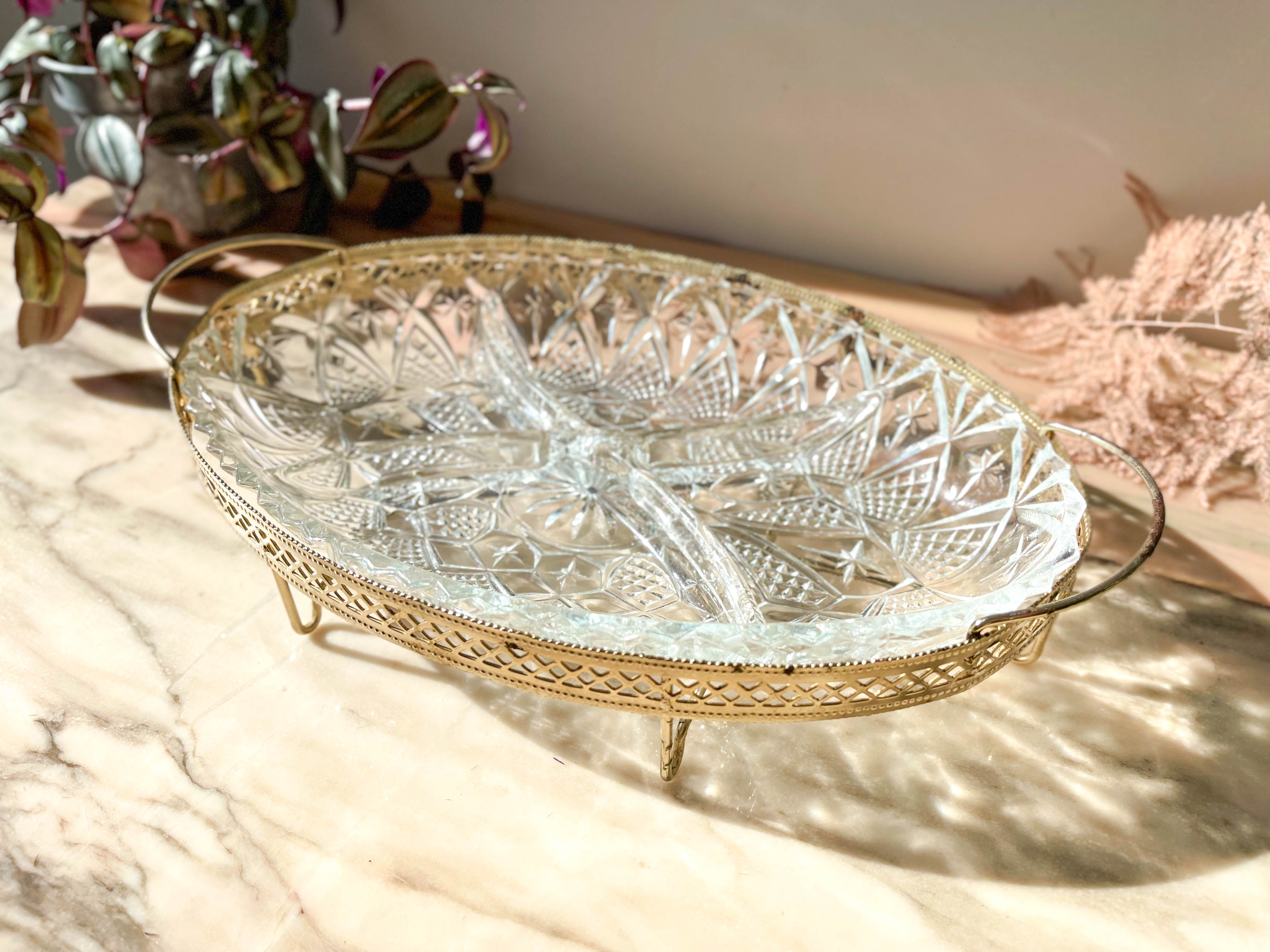 Serviteur apéritif en verre et métal doré vintage