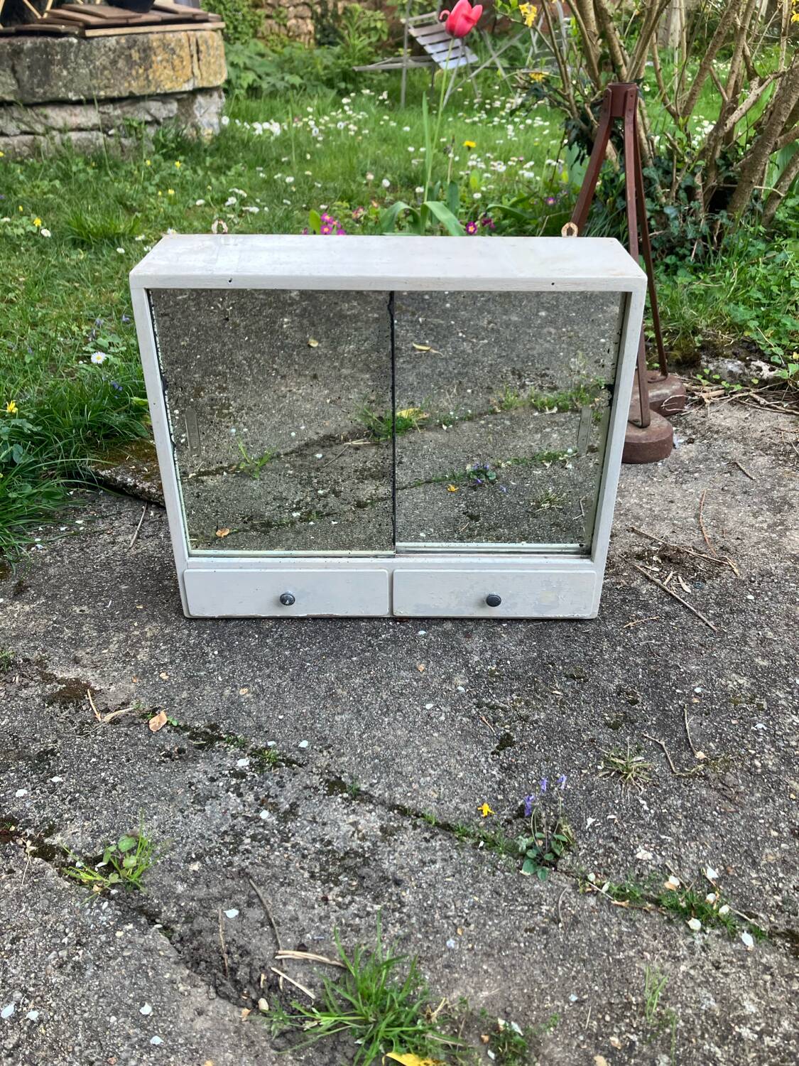 Armoire à pharmacie