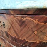 Commode sauteuse galbé Louis XV