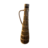 Carafe en verre ambré et rotin