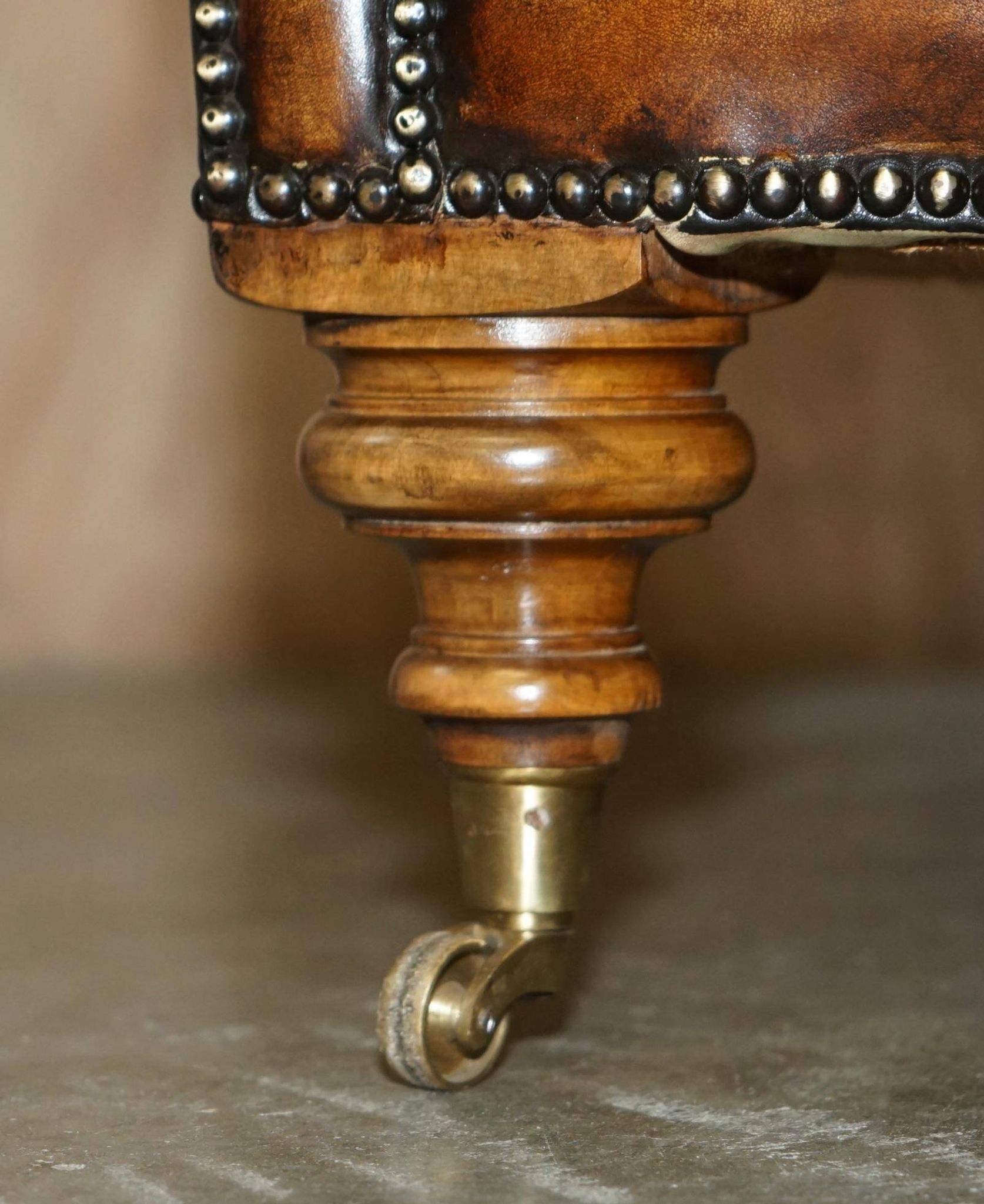 Canapé Chesterfield victorien en cuir serpentin teint à la main