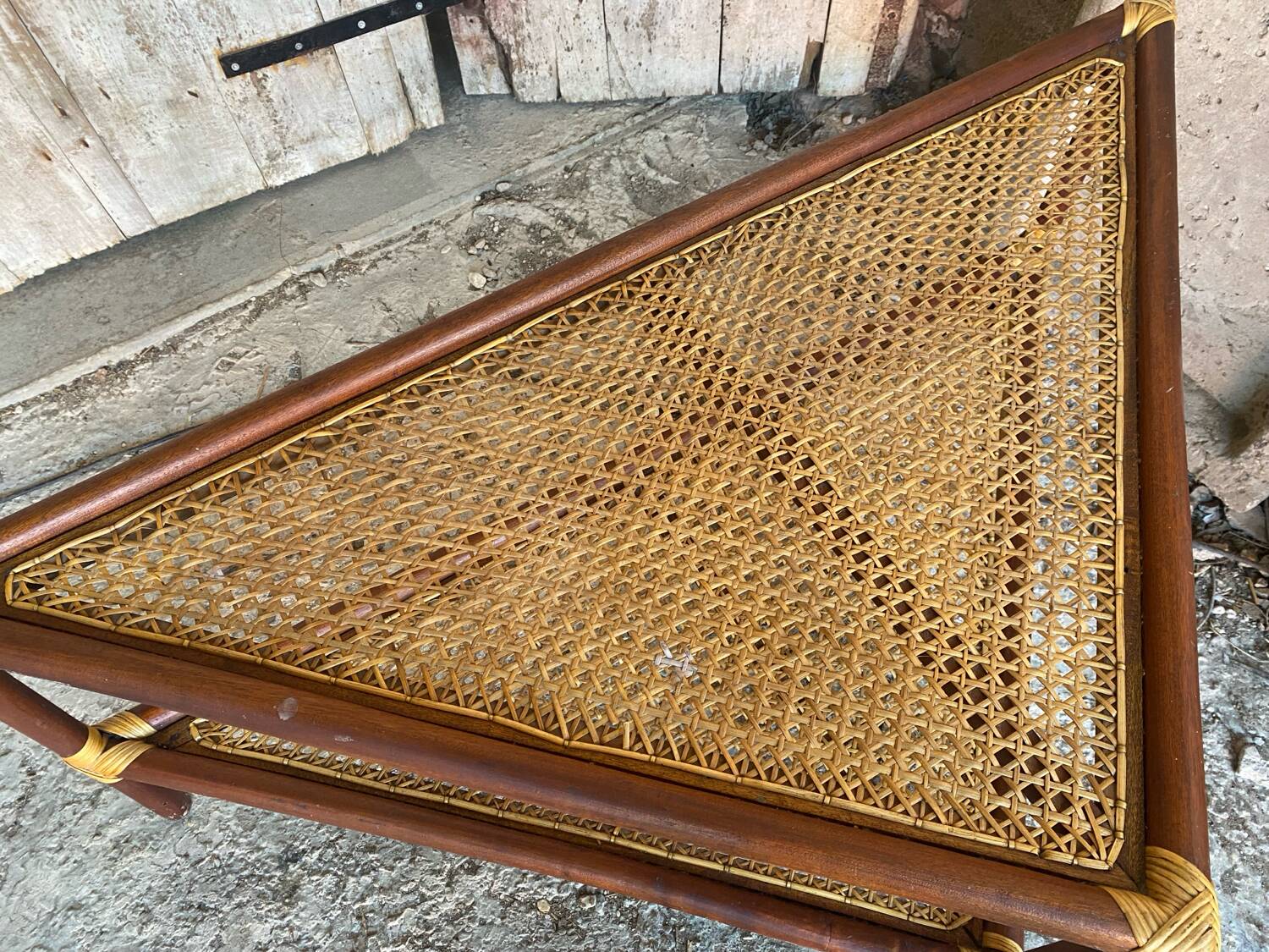 Table Basse Triangulaire Bambou Rotin + Plateaux Cannées Modèle Unique