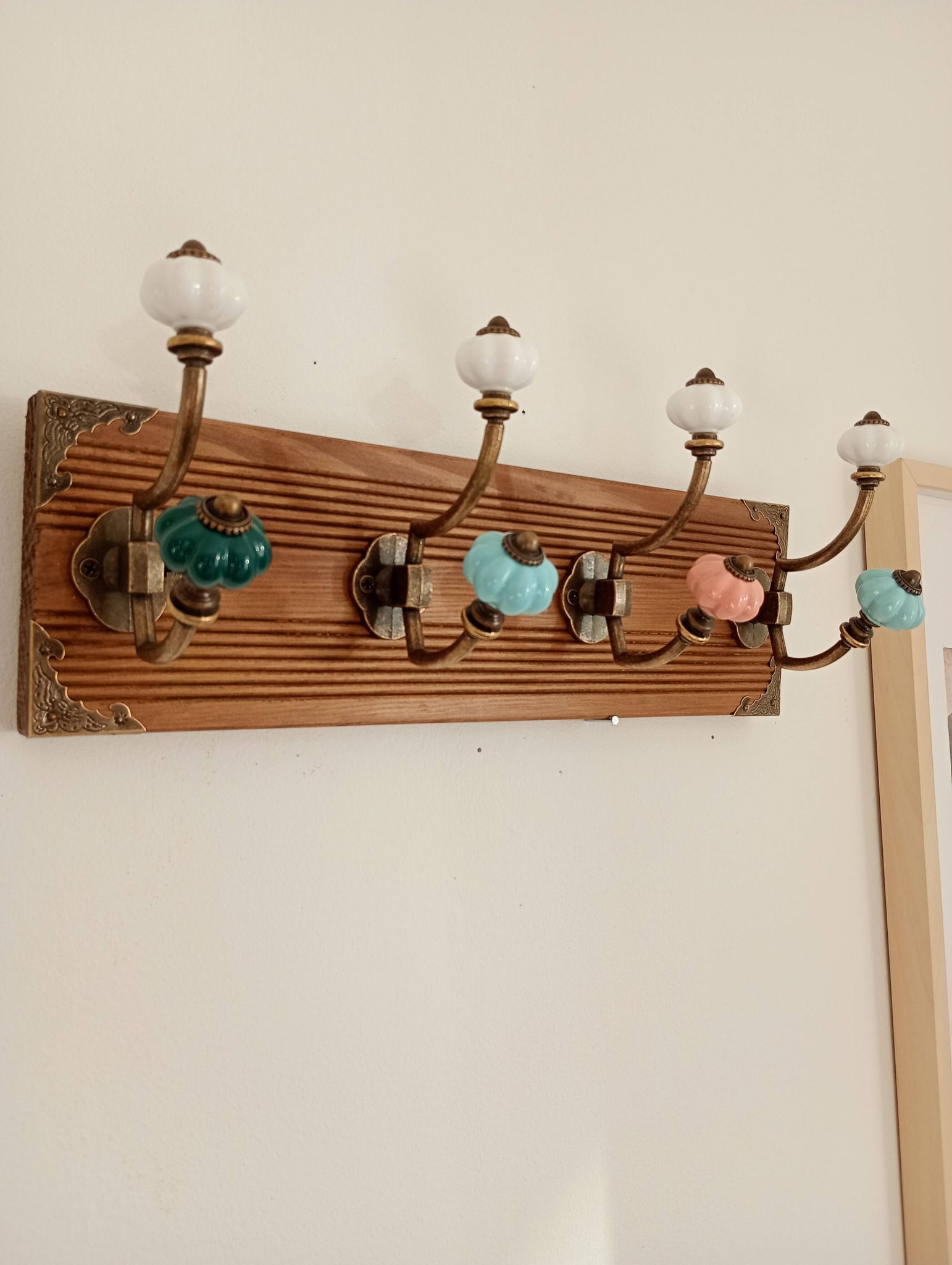 Porte-manteau mural 8 patères – style vintage – bois teinté & métal