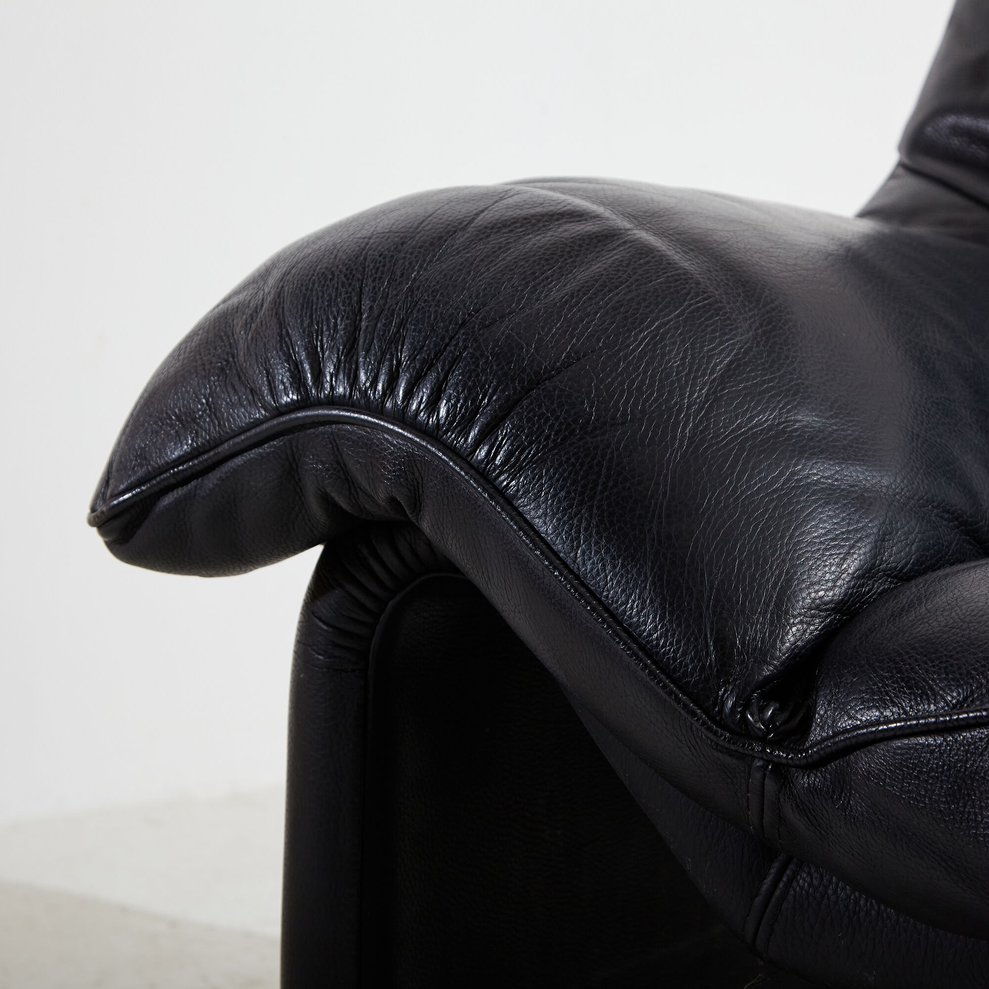 Two-seater leather sofa