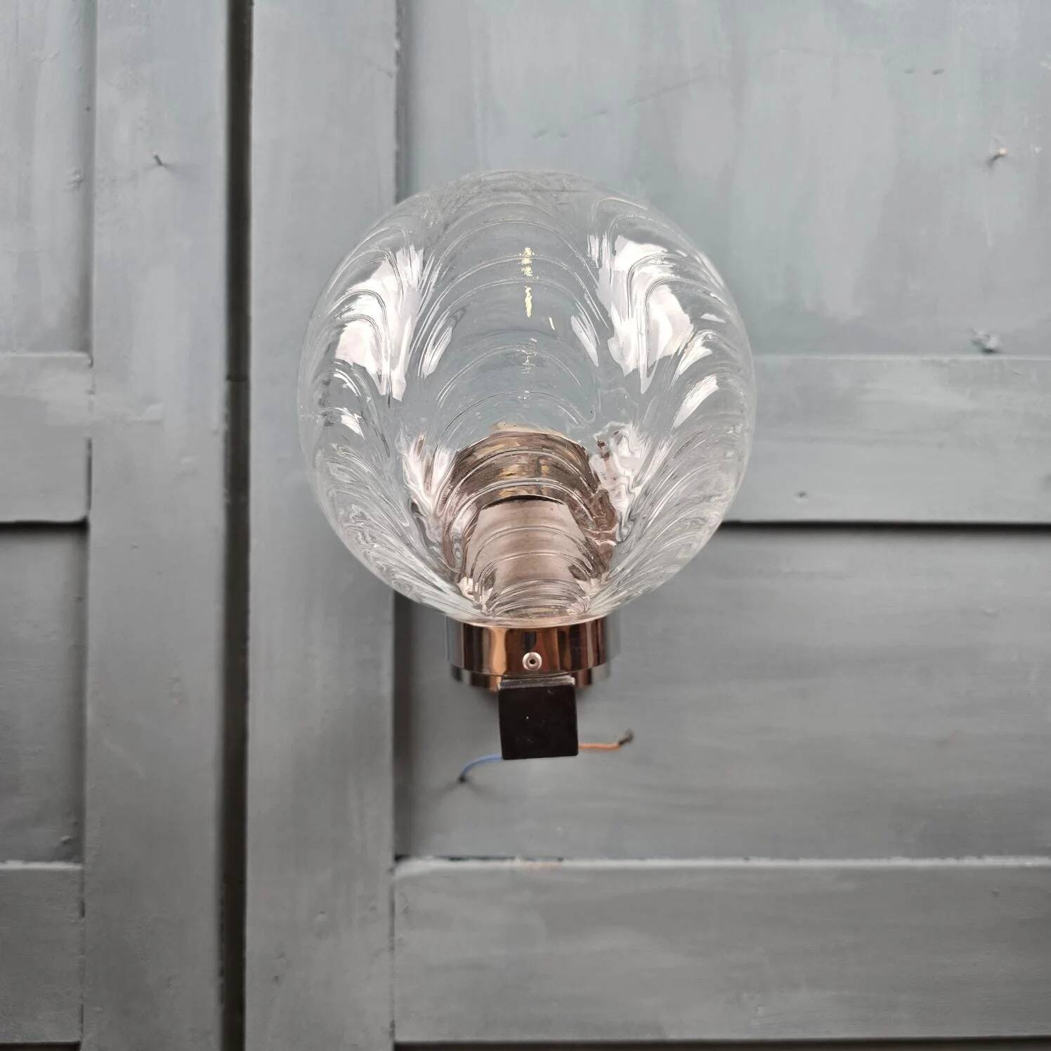 Vintage Space Age chrome wall light – Moulded glass globe