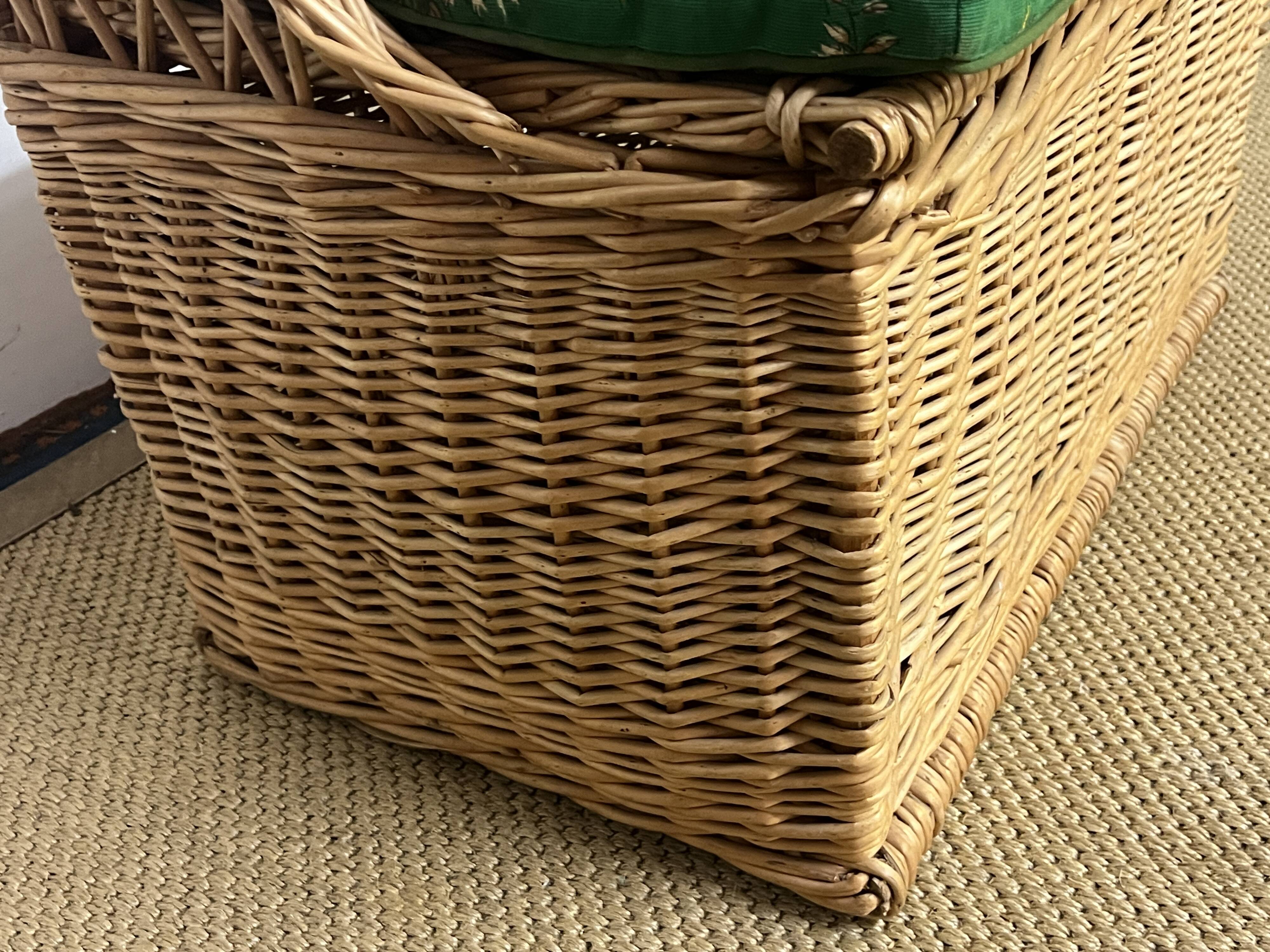 Banquette coffre en rotin vintage