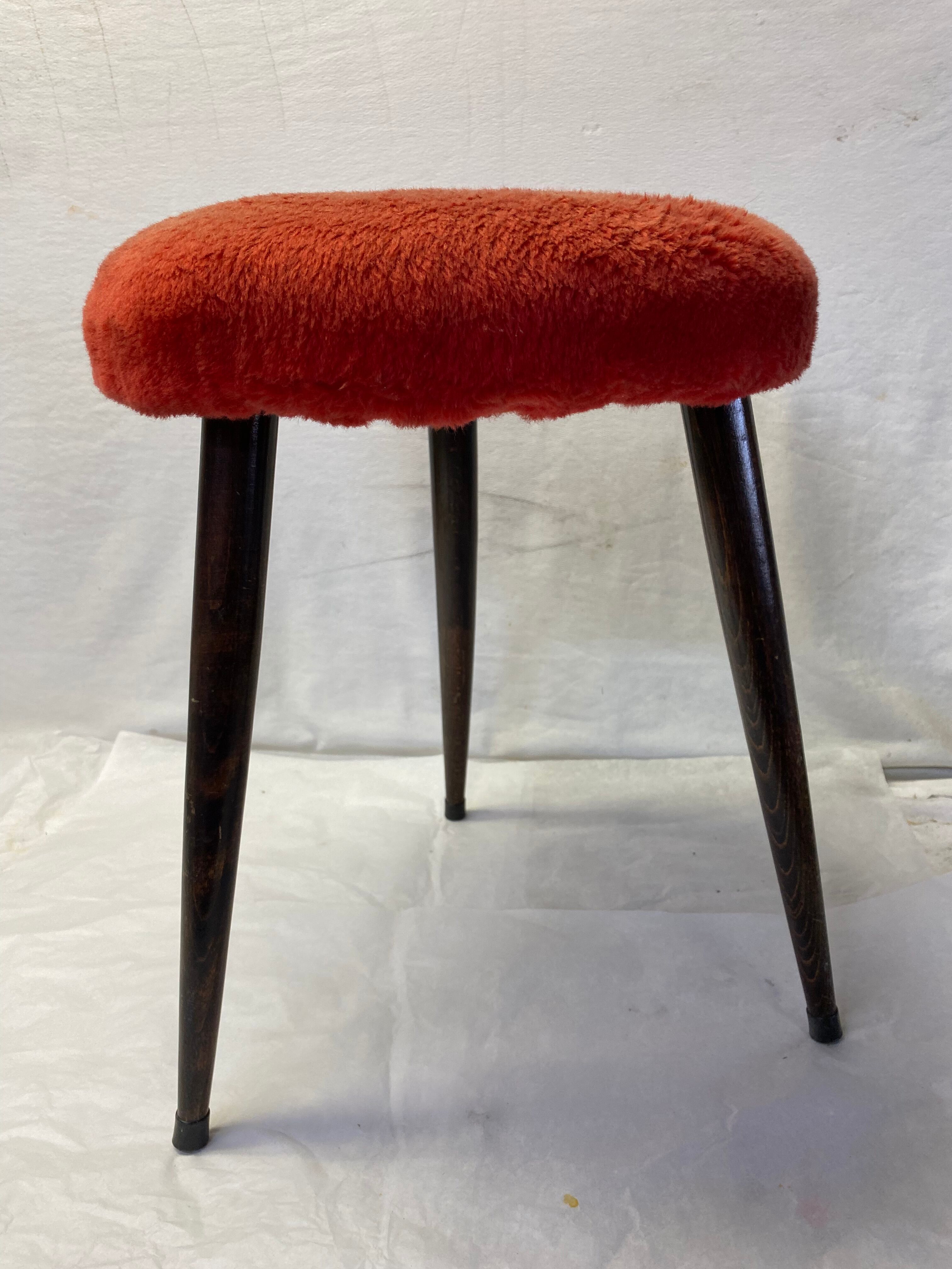 Vintage tripod stool red moumoute