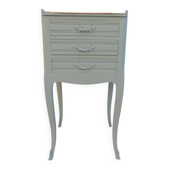 Chevet style Louis XV de belle facture réenchanté en vert de gris.