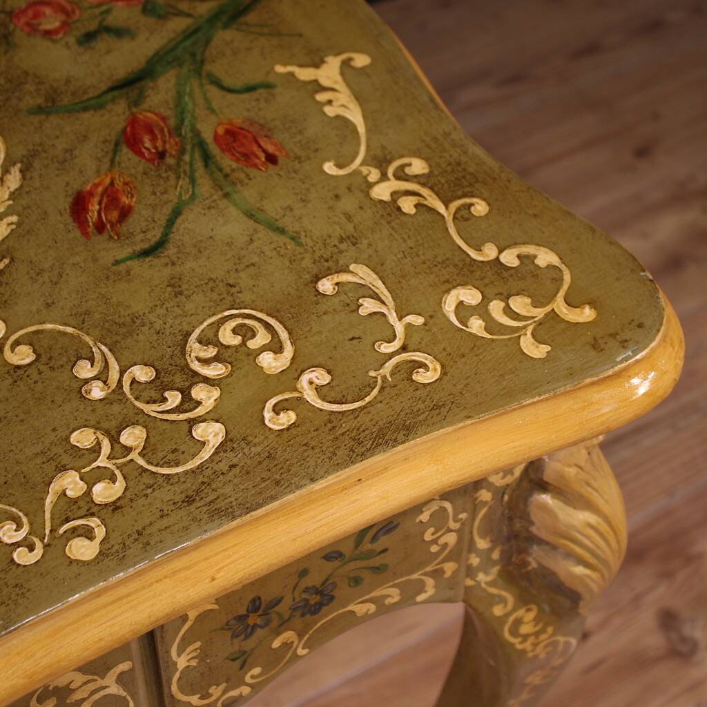 Bureau français laqué et peint, XXe siècle
