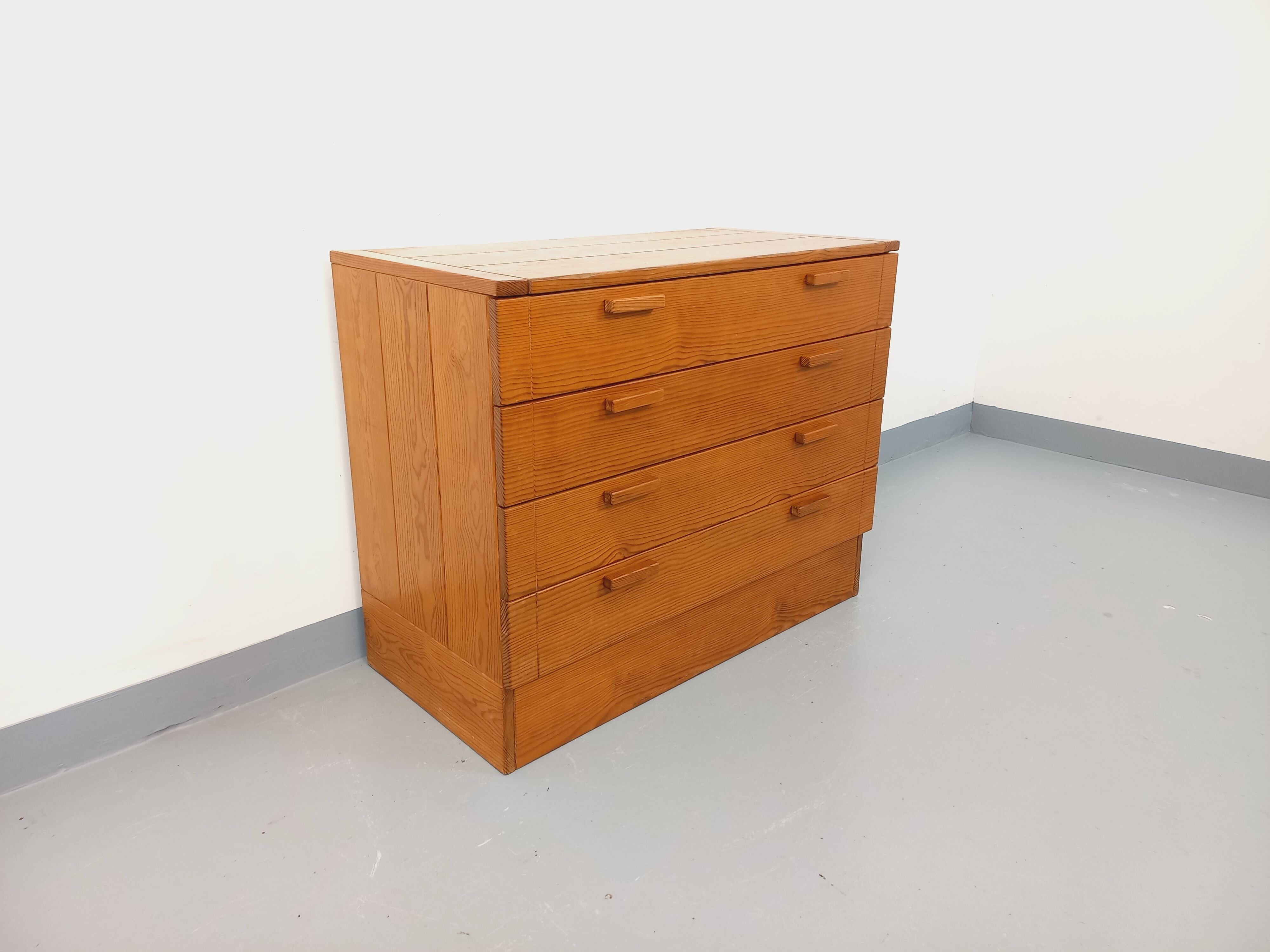 Vintage pine chest of drawers from the 1970s.