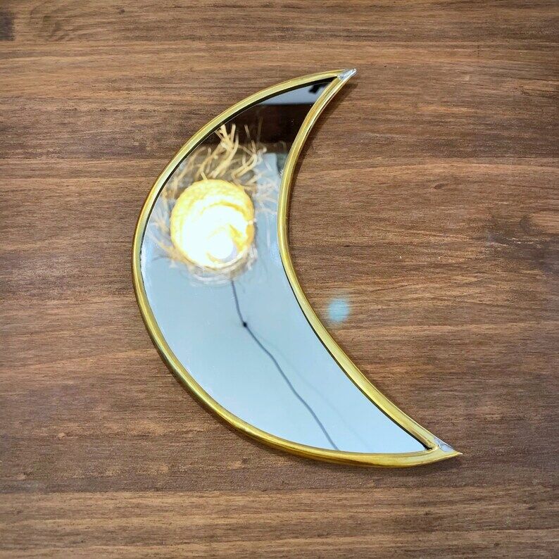 Moon-shaped gilded brass wall mirror, 24x9 cm