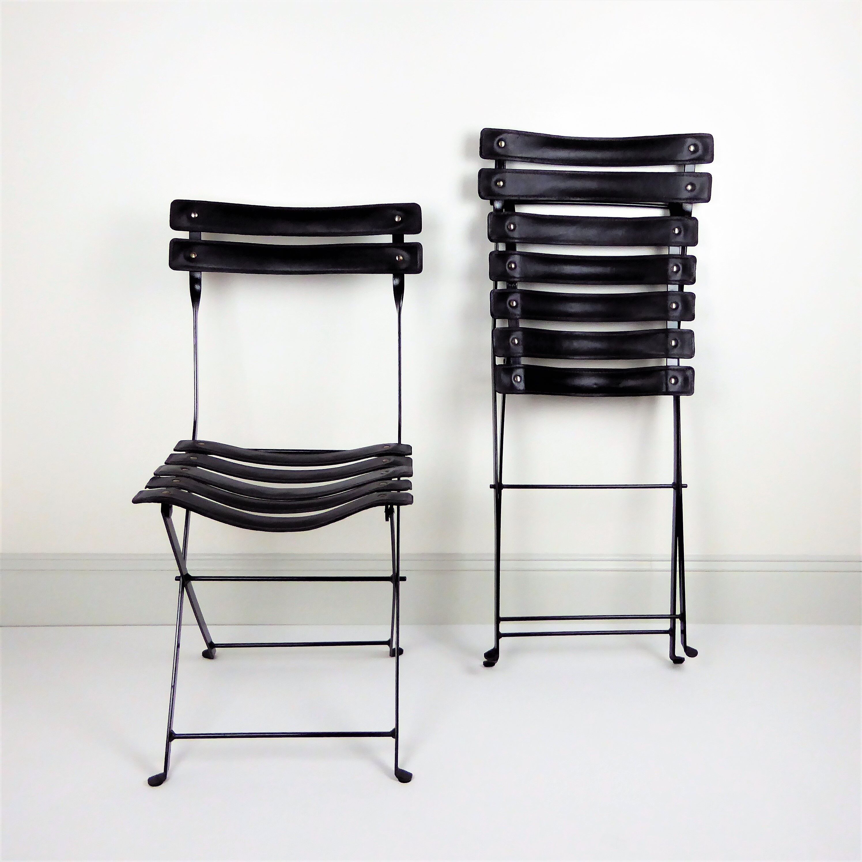 2 leather and metal folding chairs - Paquebot France 1960