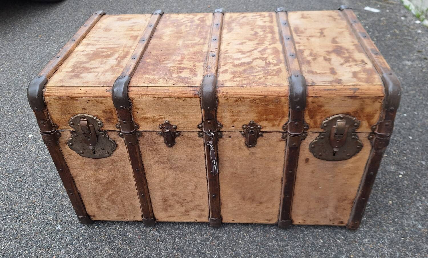 Wooden chest/box