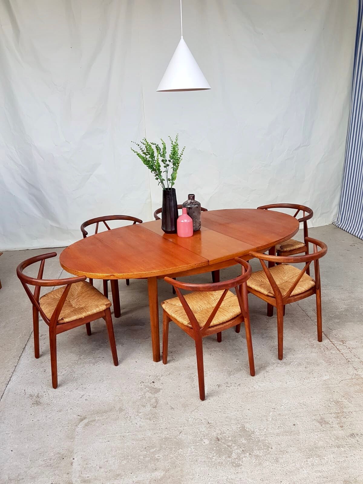 Dining table by William Lawrence