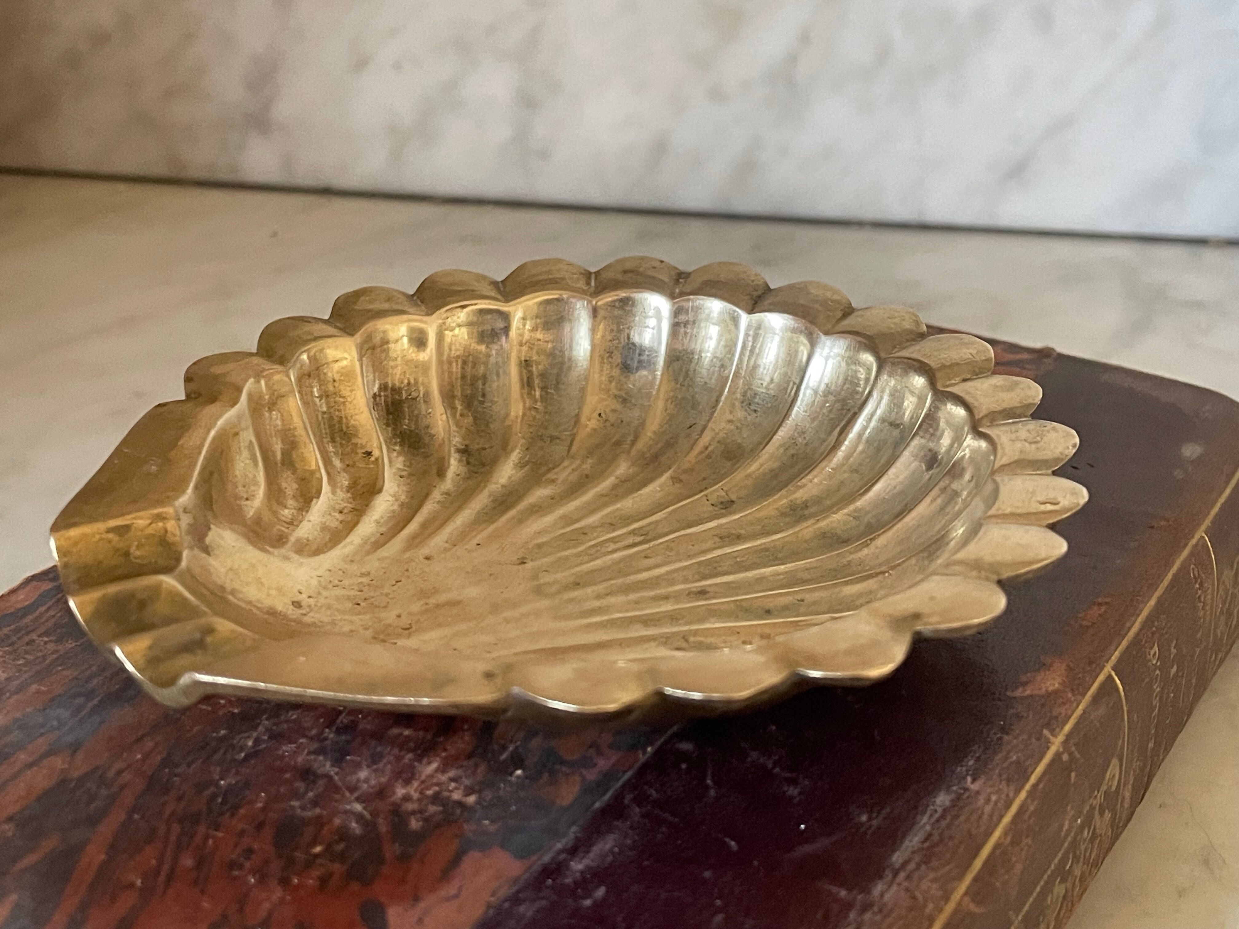 Cendrier coquille en laiton massif