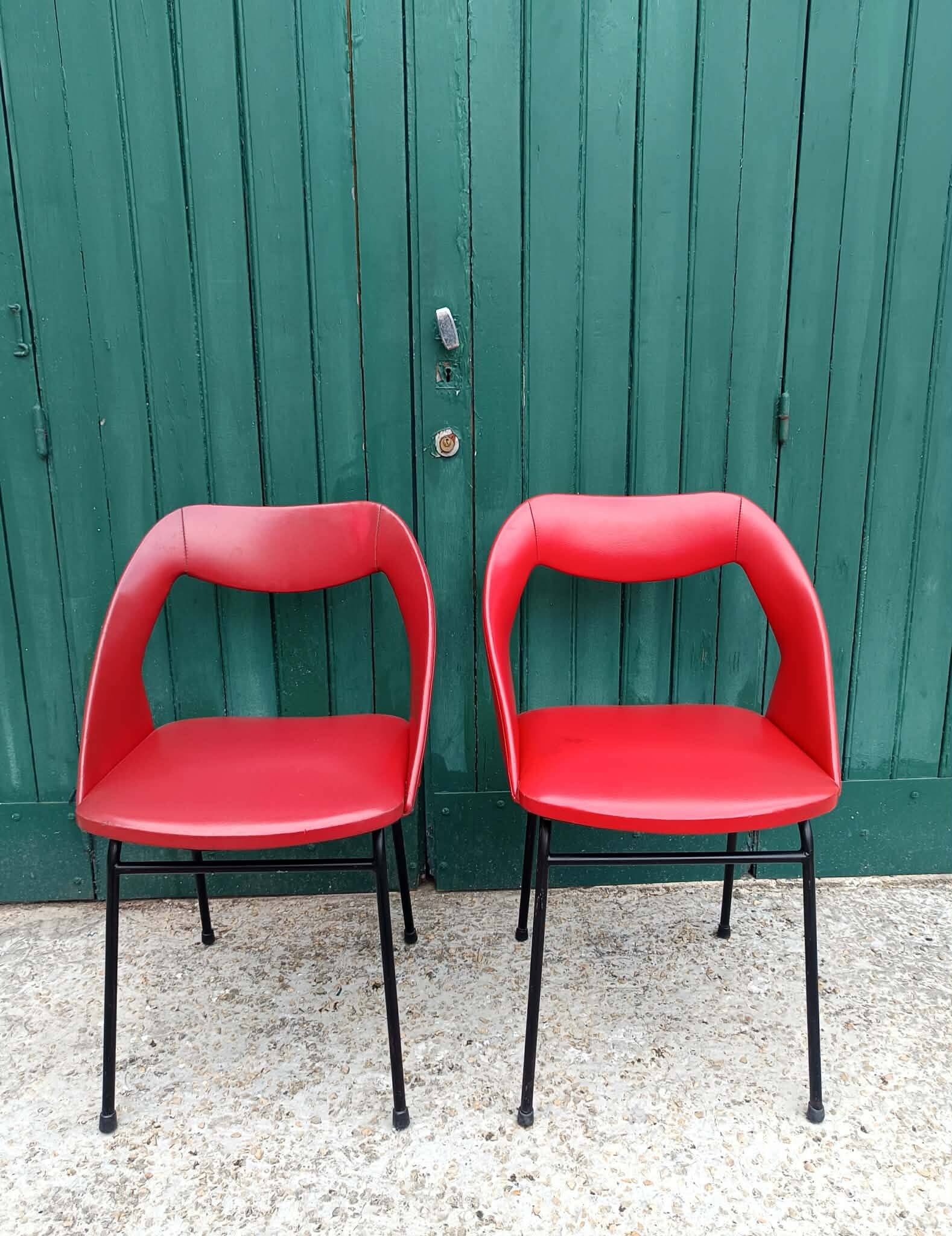 Paire de fauteuils Skaï rouge 1970