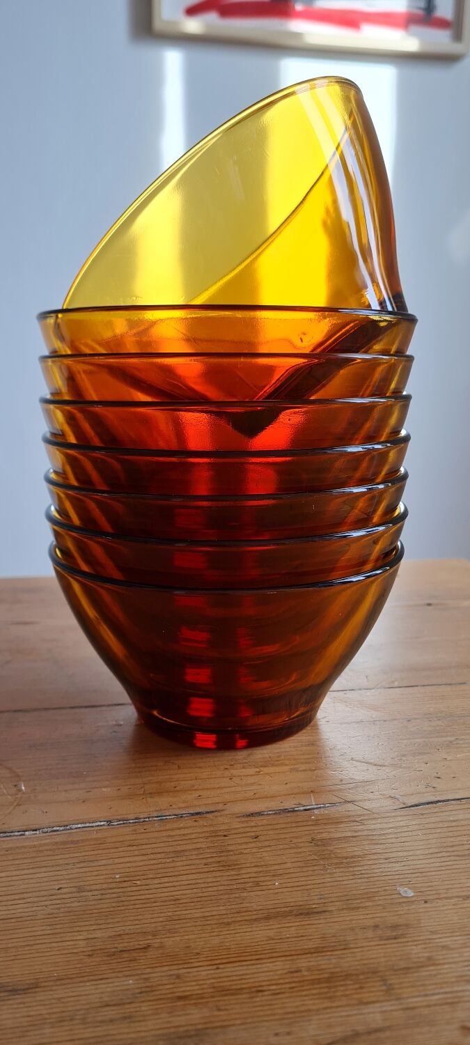 Set of 8 bowls in amber Duralex glass