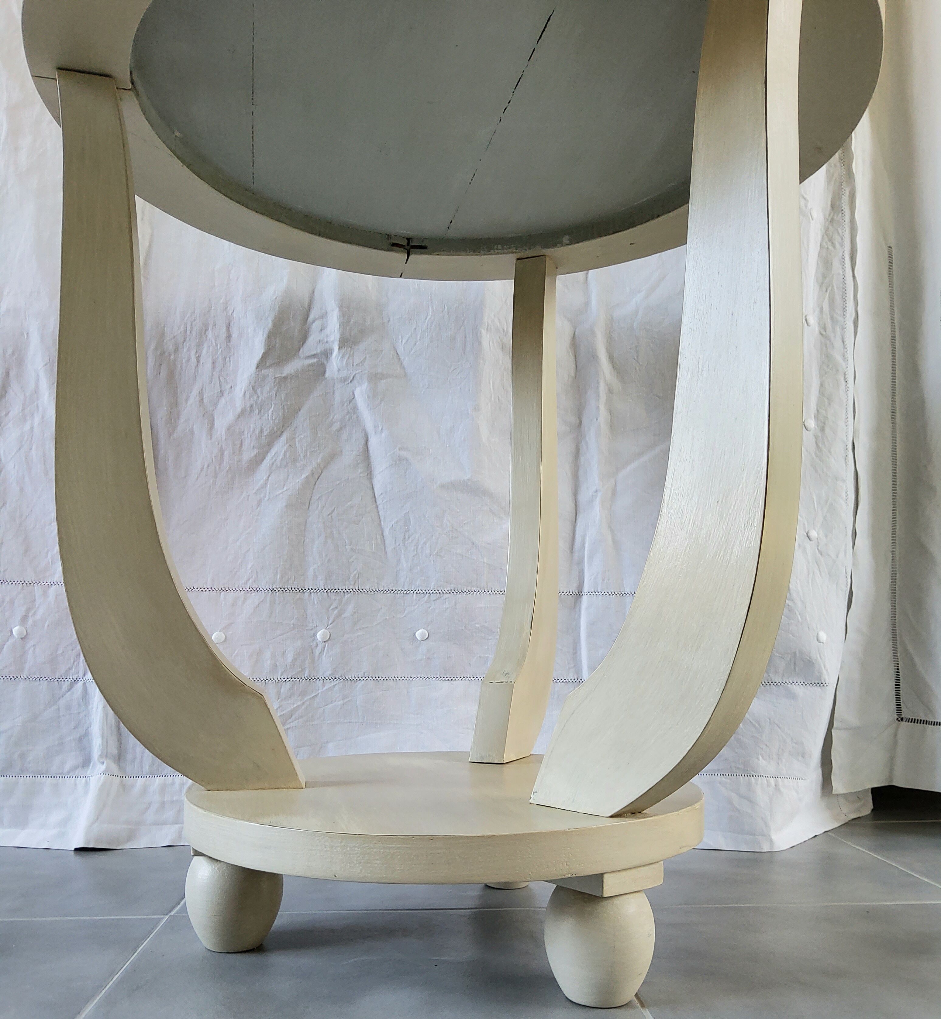 Patinated Art Deco pedestal table