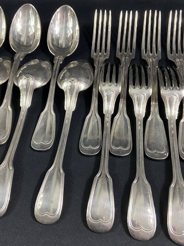 12 grandes cuillères 12 fourchettes métal argenté modèle filet de style Lou