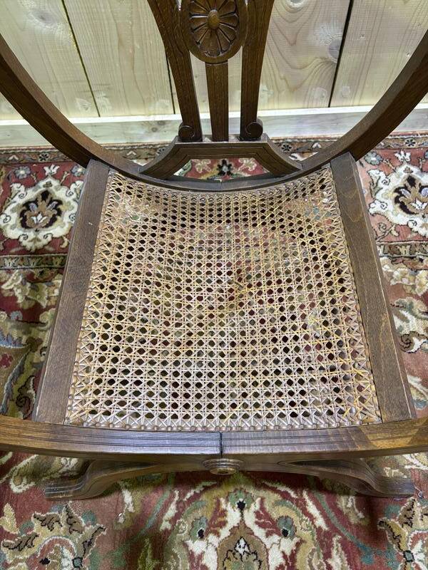 Fauteuil curule , assise cannée