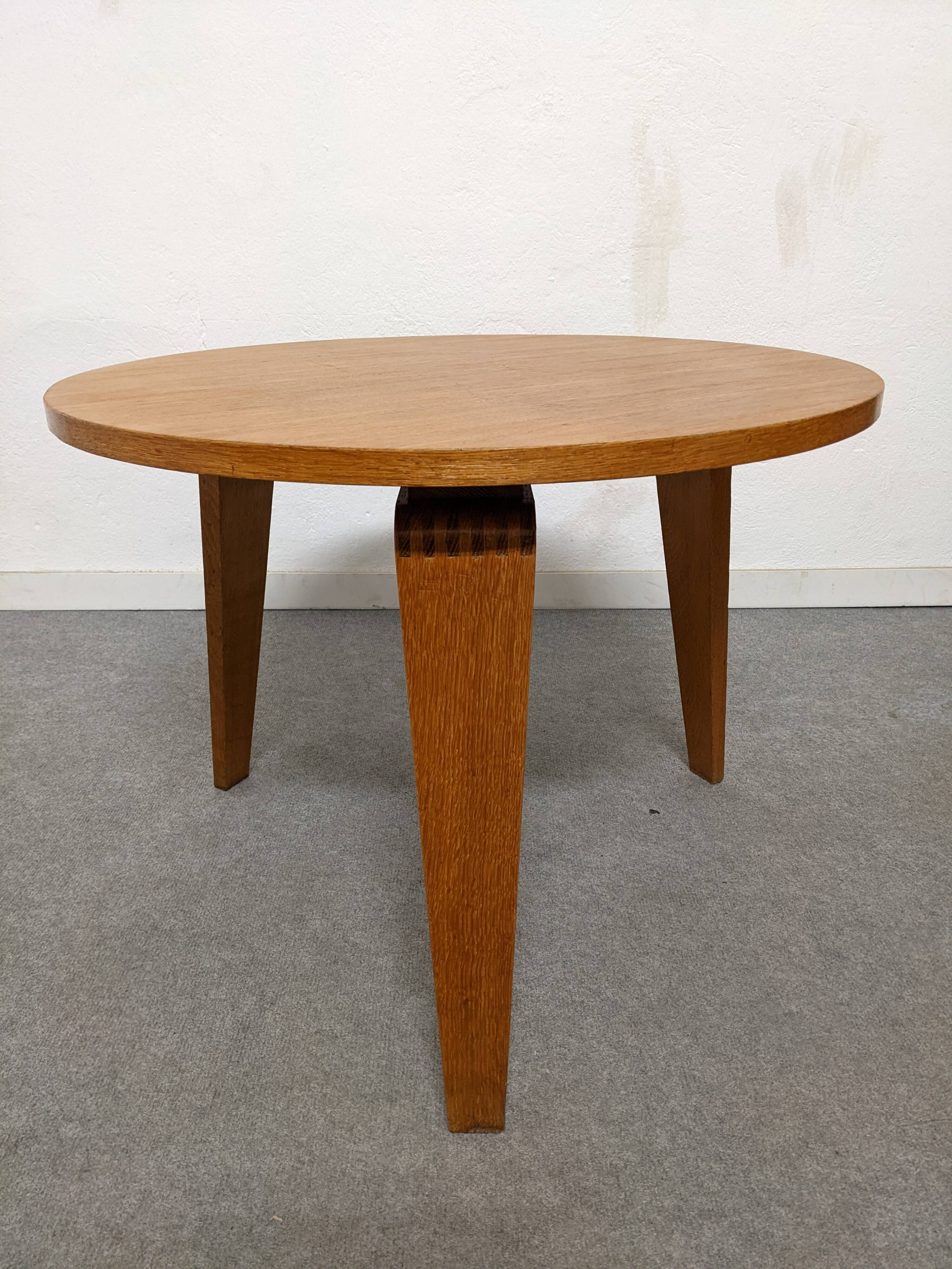 Round pedestal table tripod Art Deco circa 1930