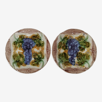 Set of 2 plates in slurry with grape pattern