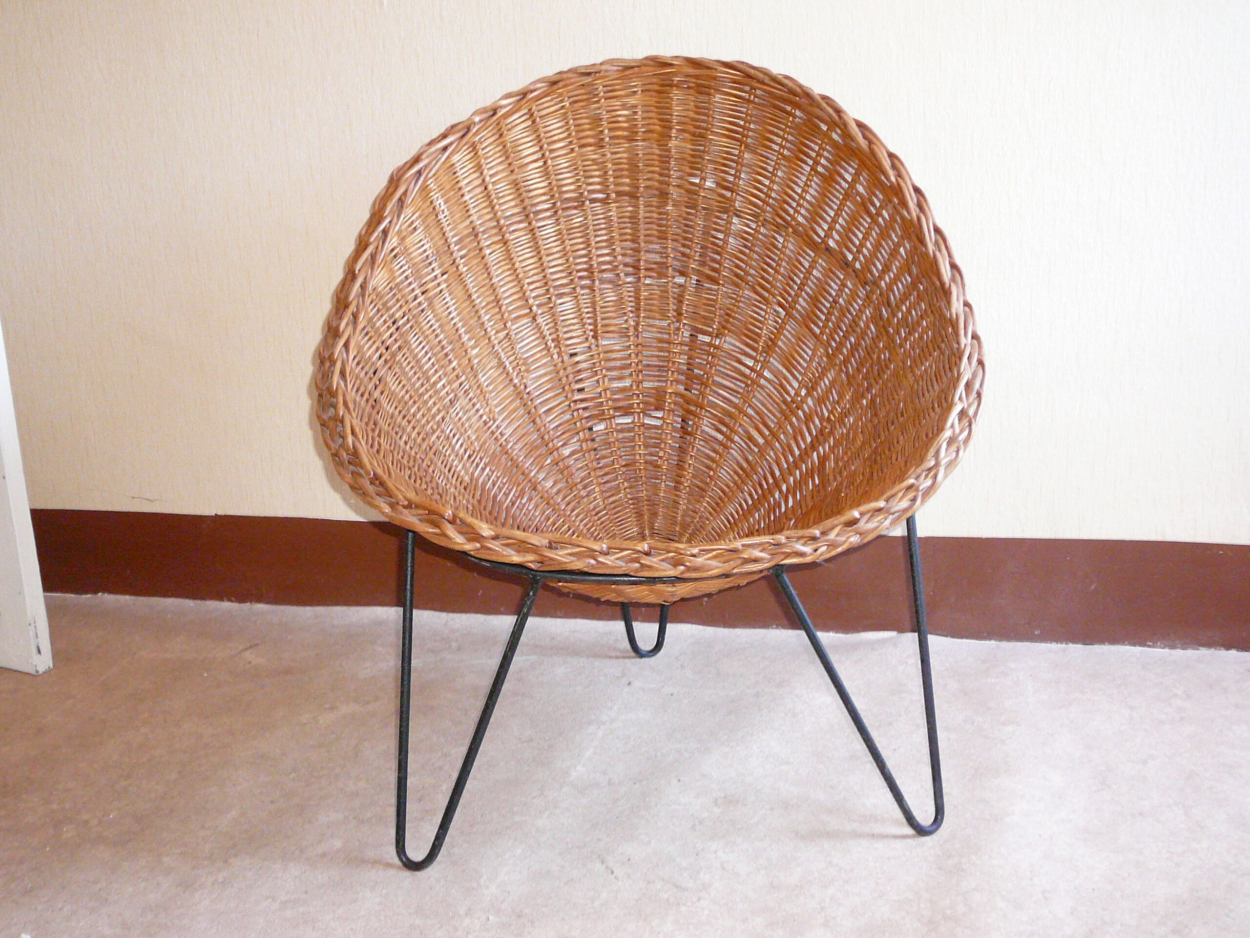 Rotin armchair shell tripod vintage 50s