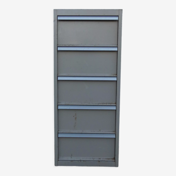 Metal storage locker