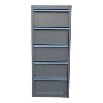 Metal storage locker