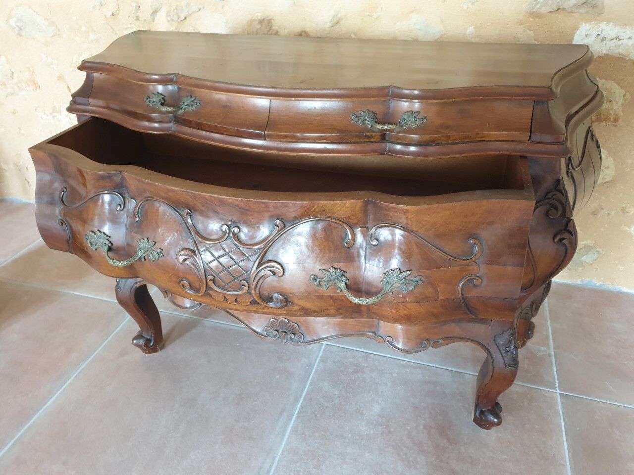 Louis XV-style commodity