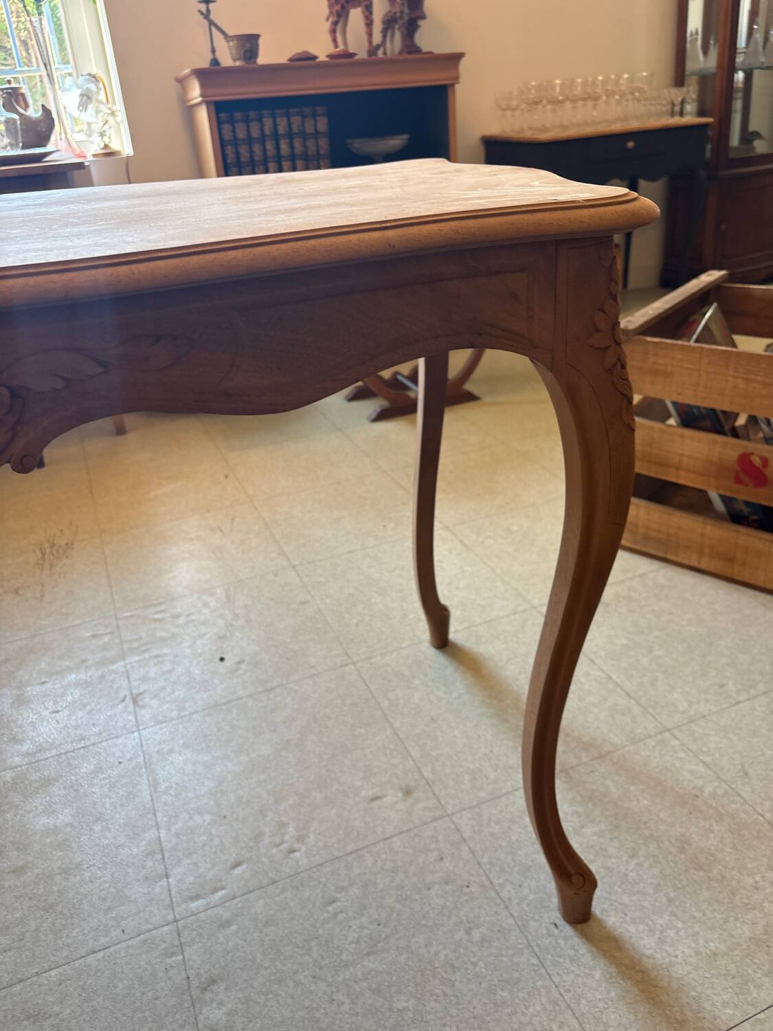 Louis XV sandblasted table style