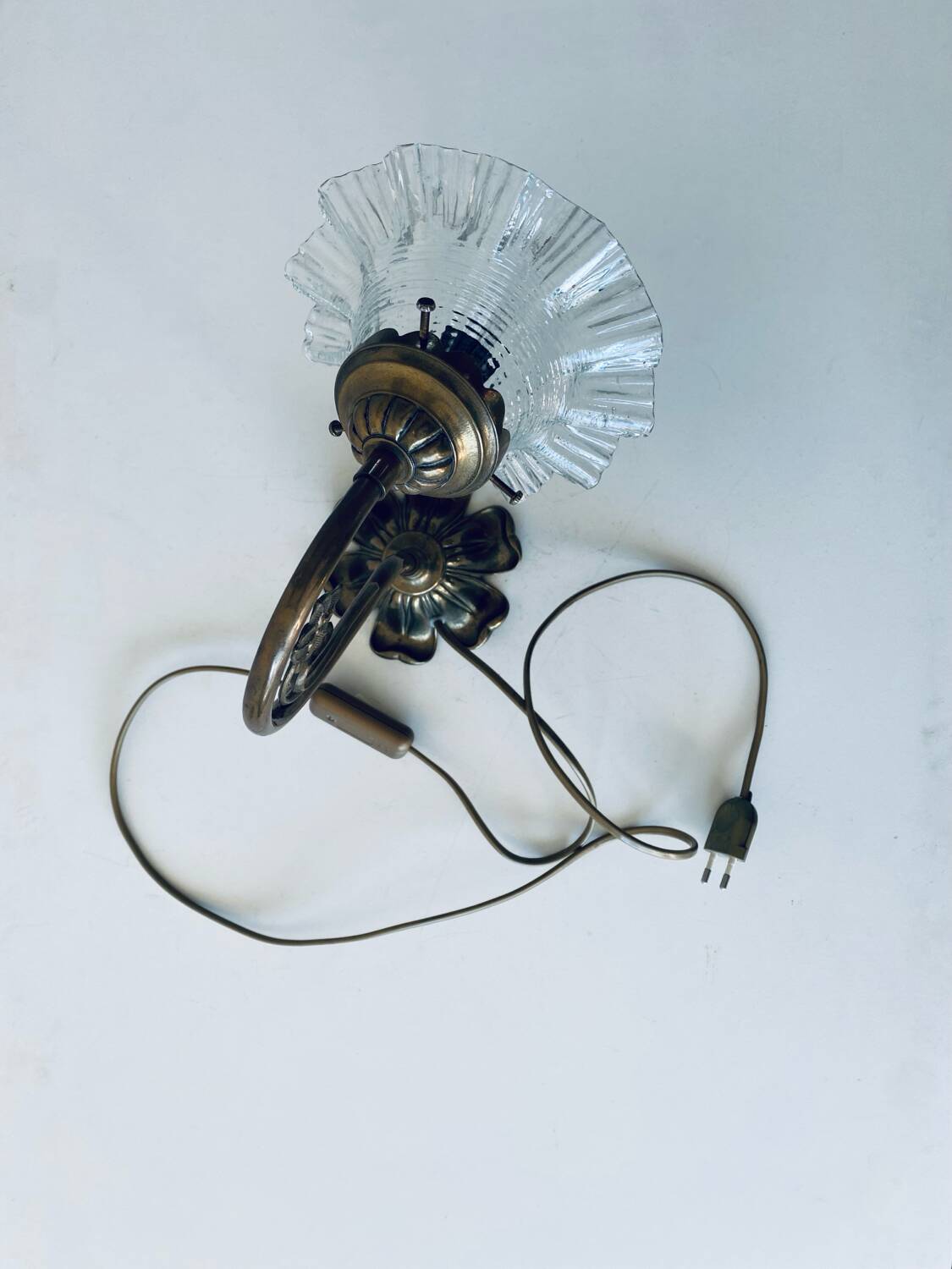 Vintage brass and glass flower lamp
