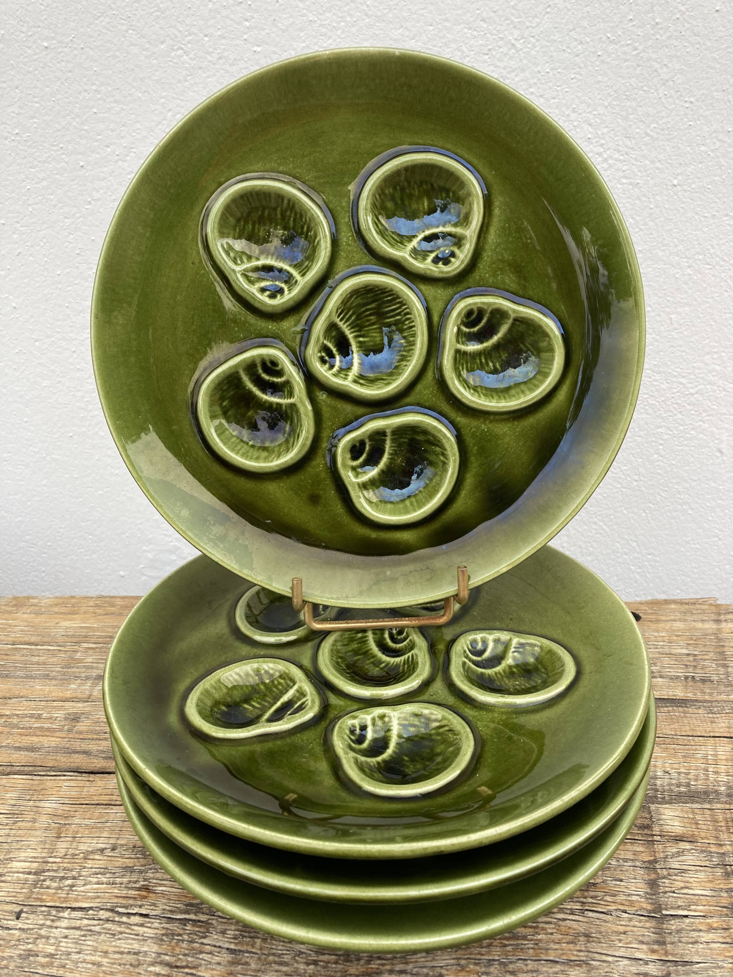 4 flat plates Gien tea towel pattern