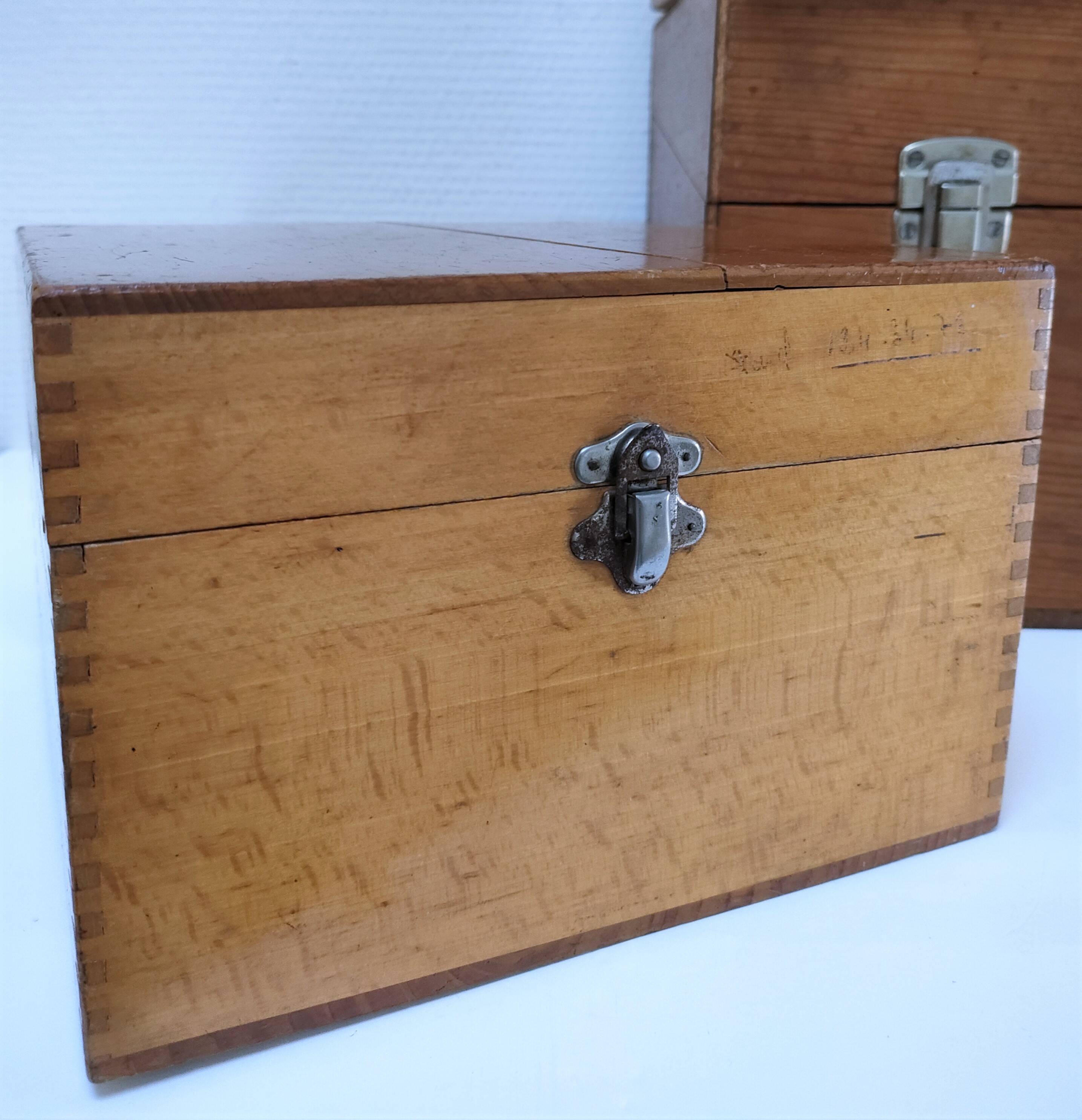 Cinq boîtes bois vintage