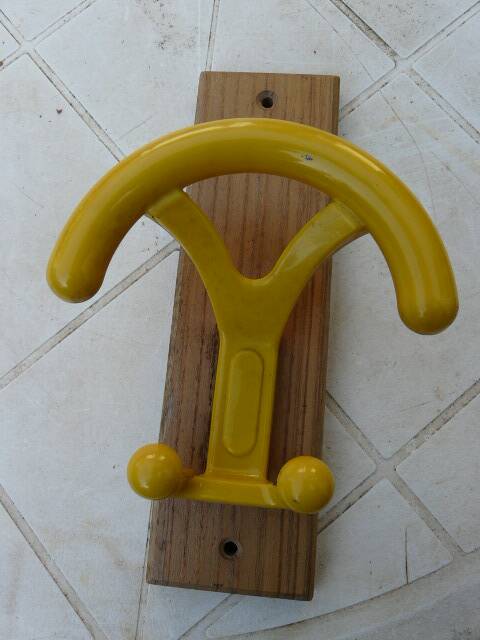 vintage yellow wall coat rack "Ghidini Italy"