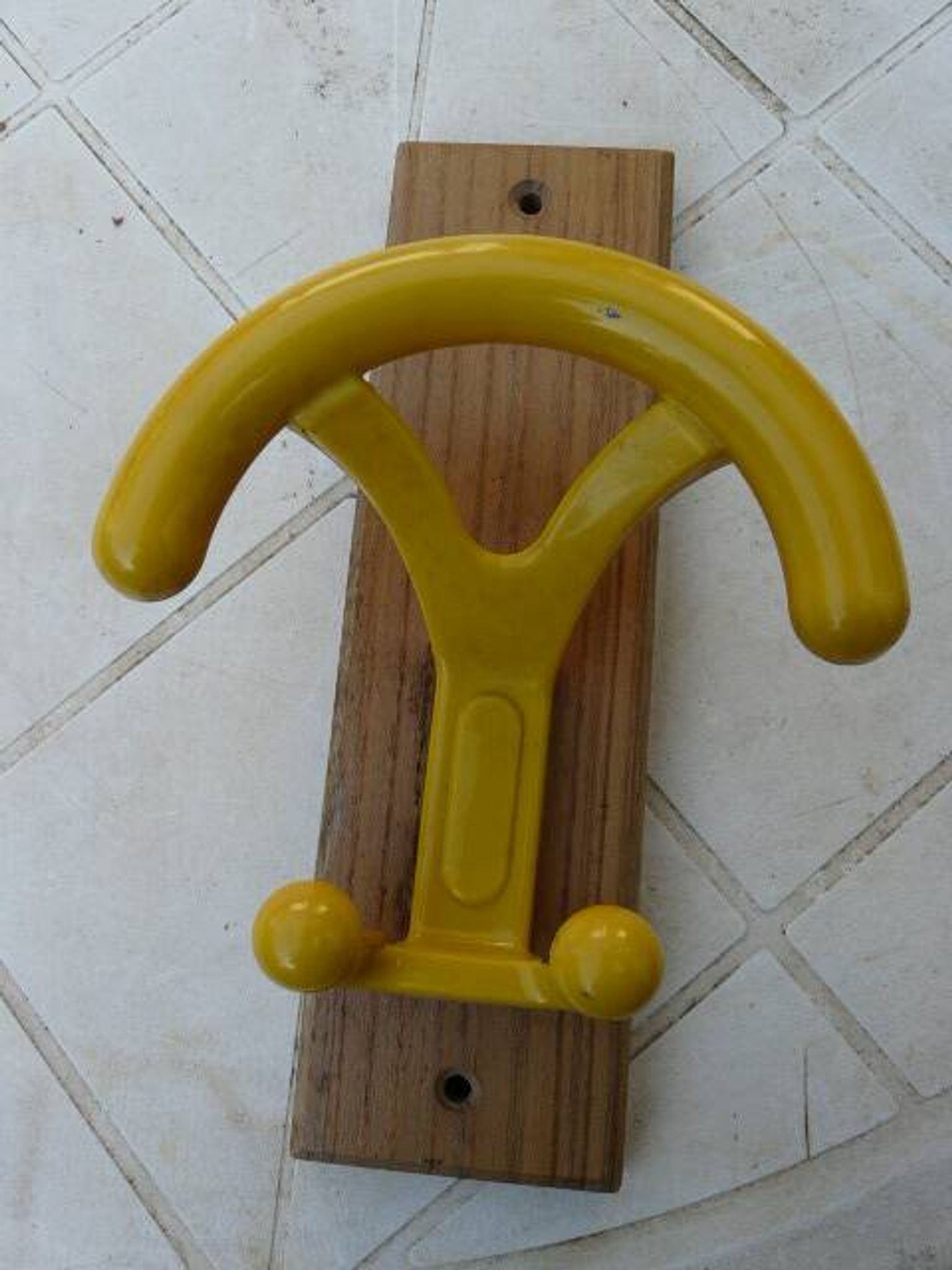 vintage yellow wall coat rack "Ghidini Italy"