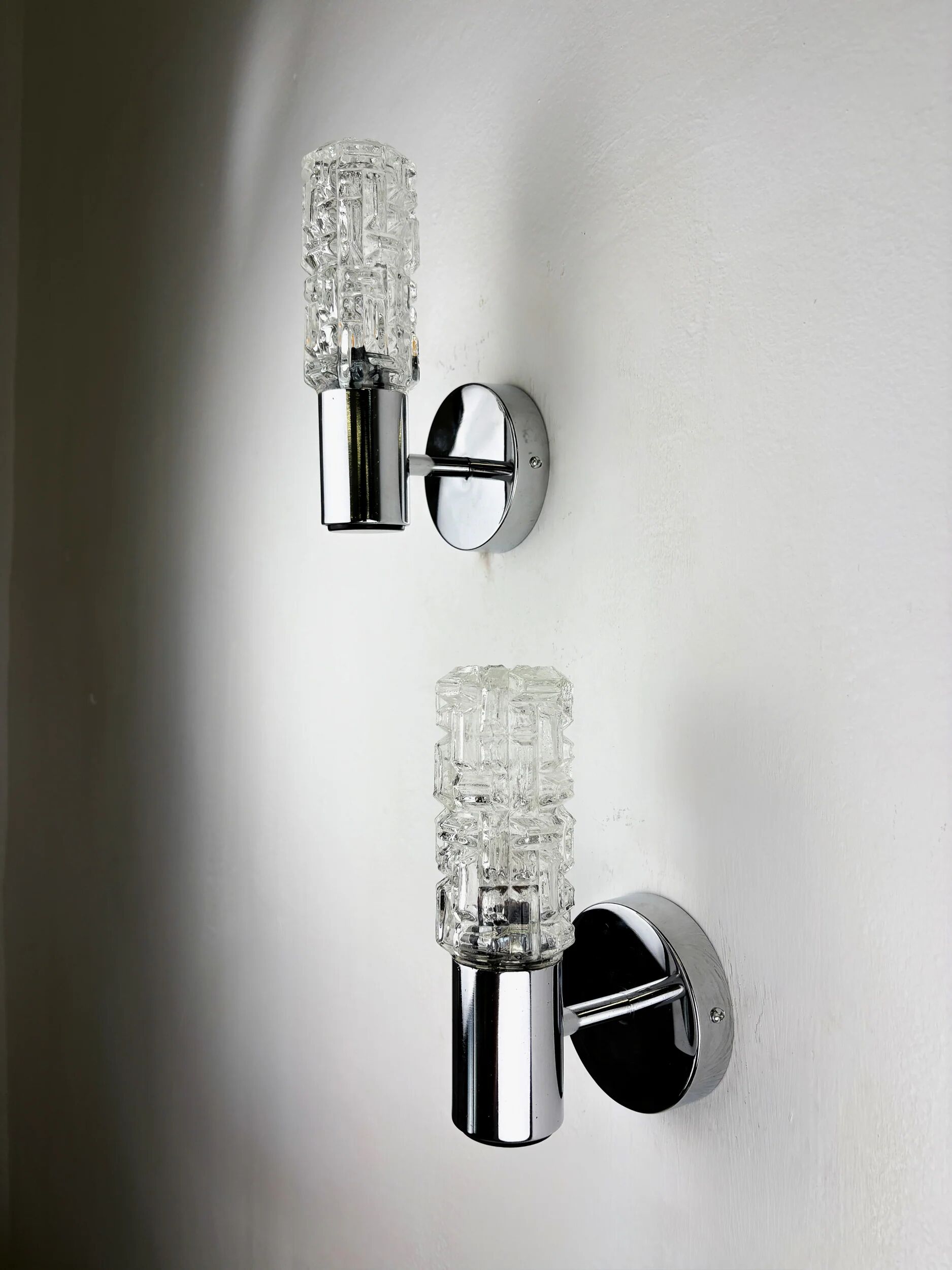 Pair of Targetti Sankey sconces, Murano faceted glass, Italy, 1970