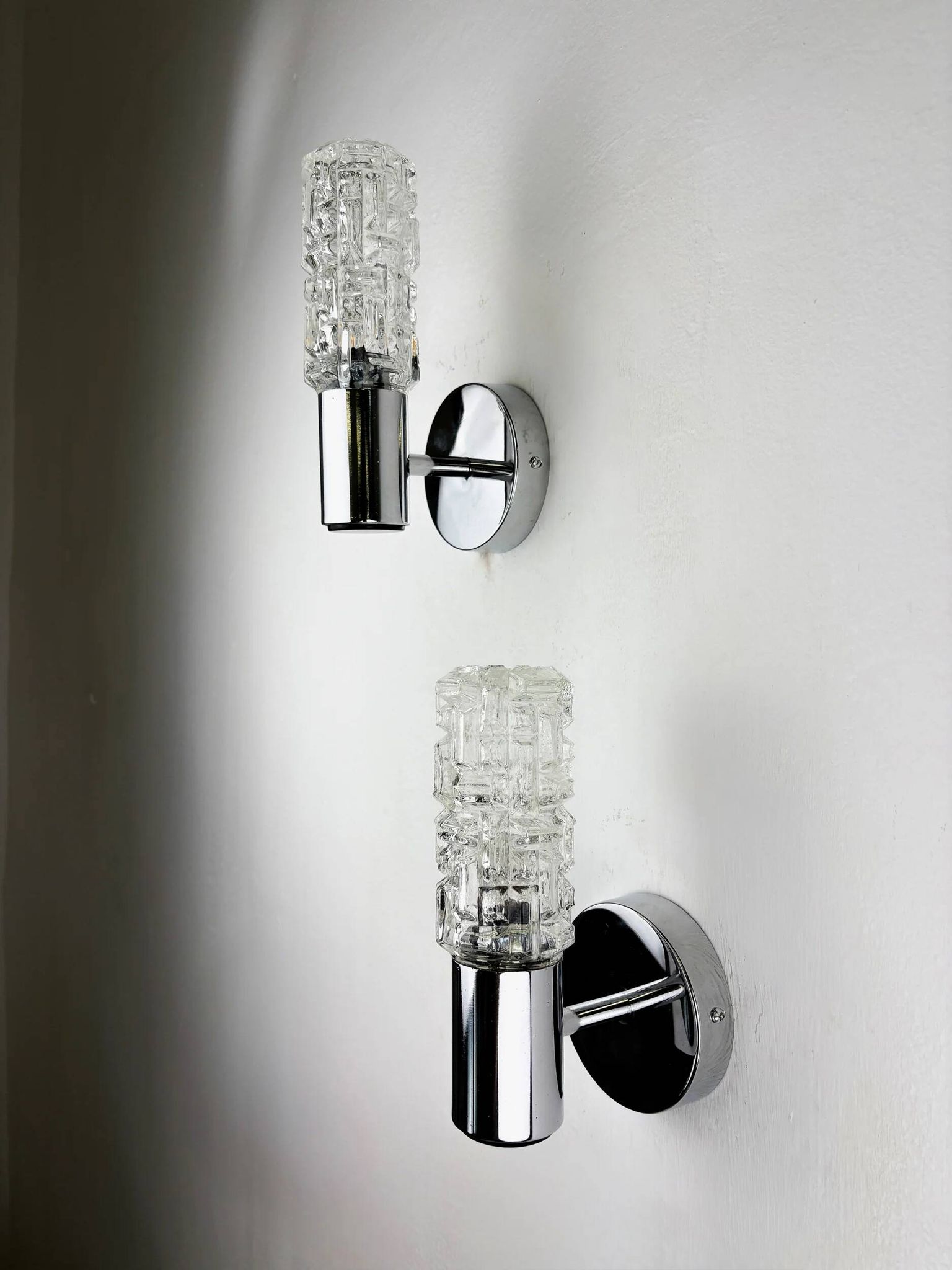 Pair of Targetti Sankey sconces, Murano faceted glass, Italy, 1970