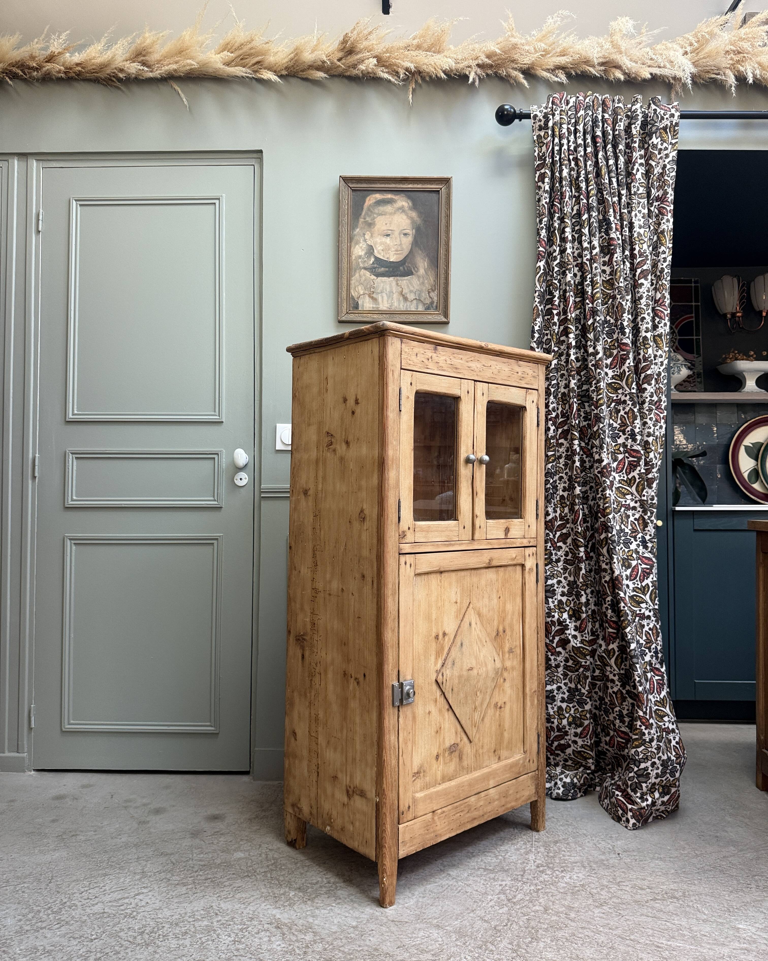 Small vintage dresser chic country (renovated)
