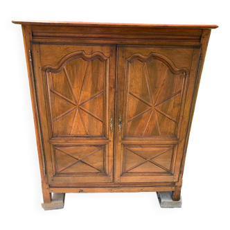 Armoire bassette de style louis XIII epoque 18 eme