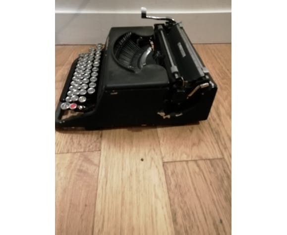 Olivetti typewriter model "Studio 42"
