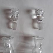 Lot de deux burettes huile et vinaigre en verre tourné