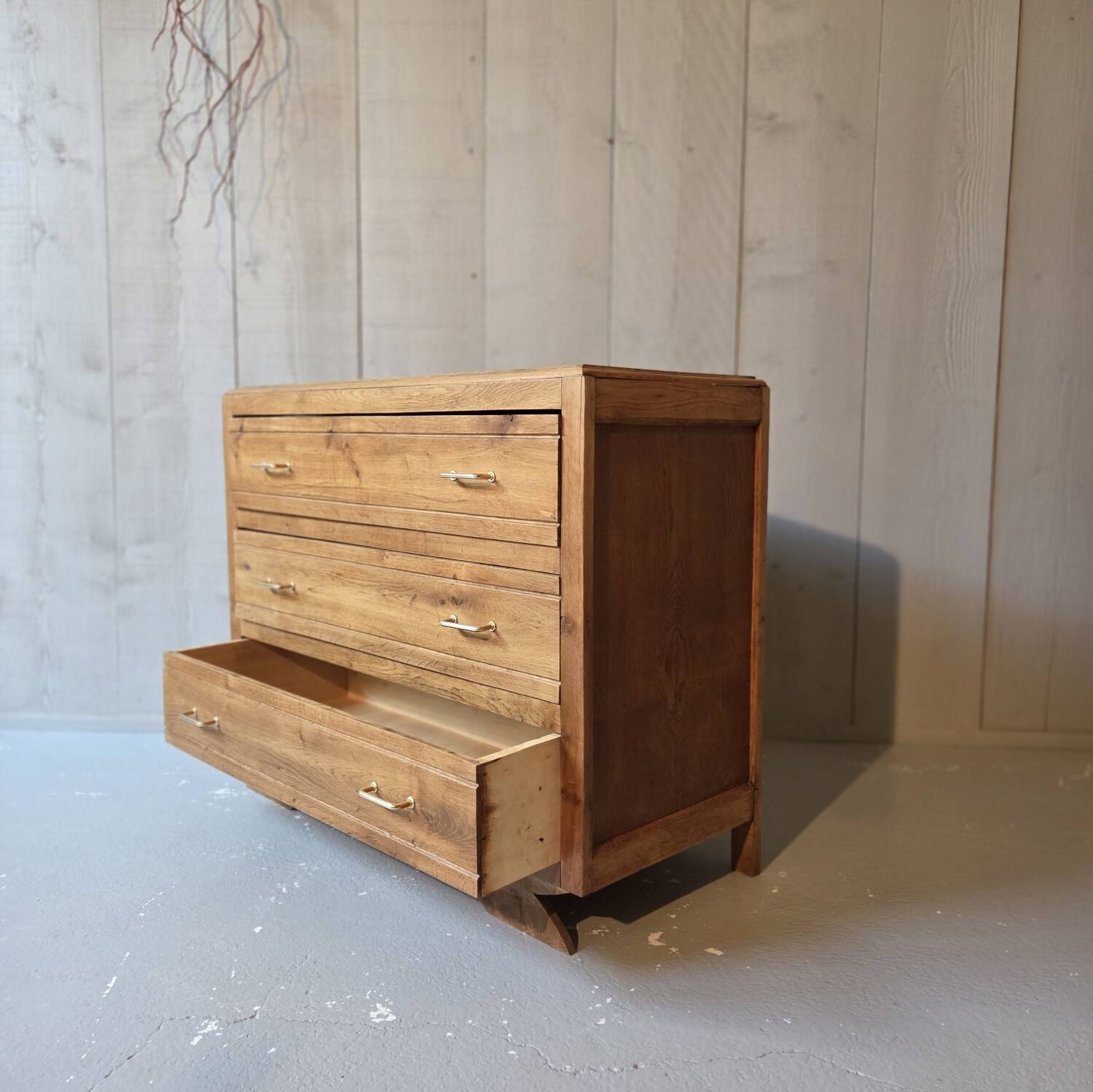 Oak chest of drawers