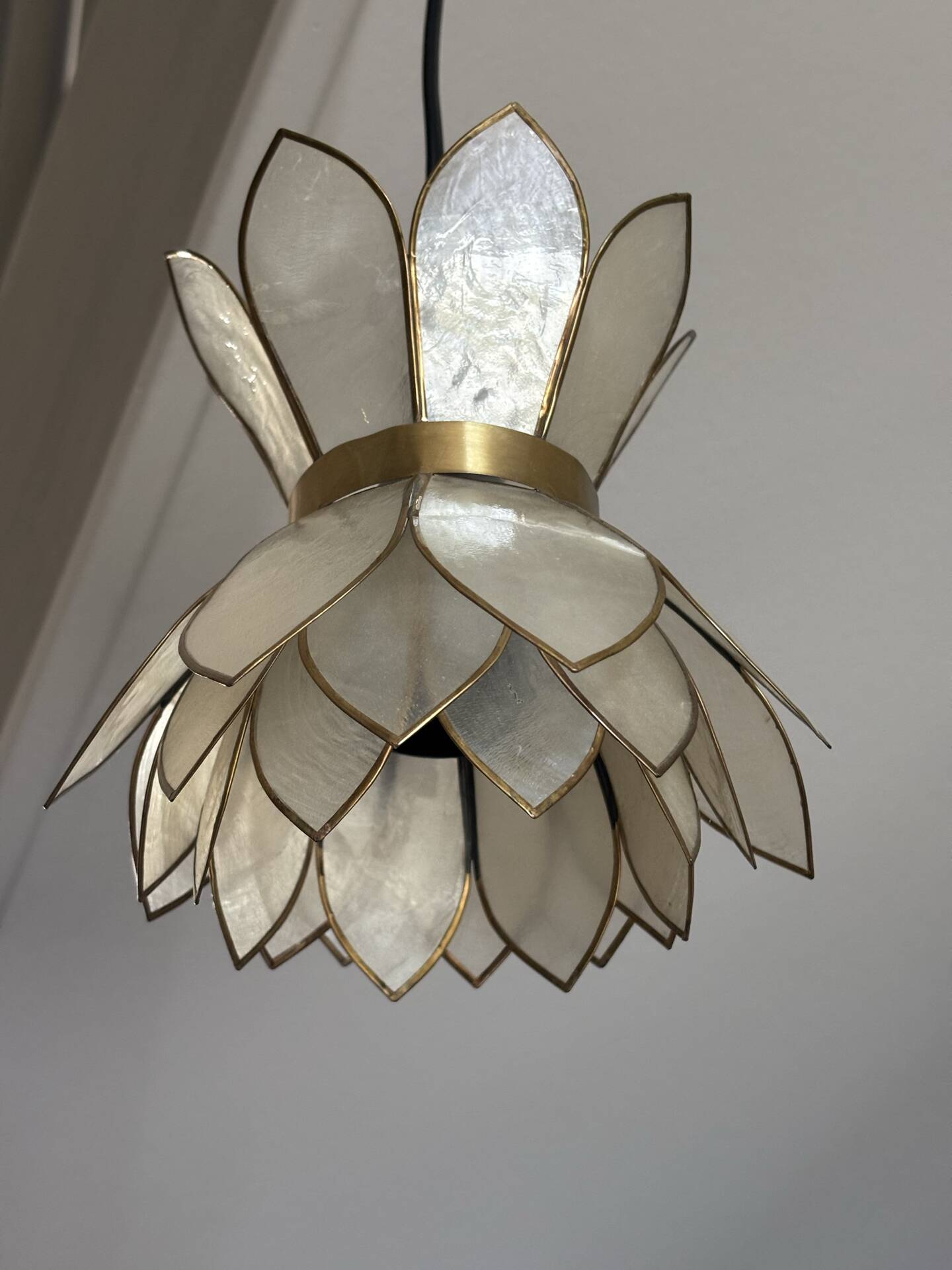 Suspension fleur en nacre