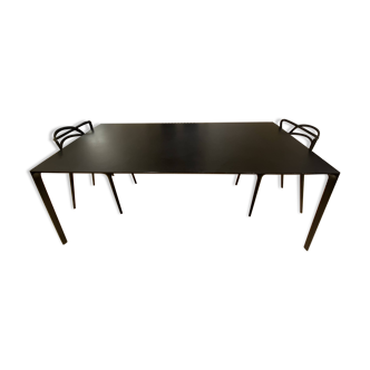 Table arper nuur