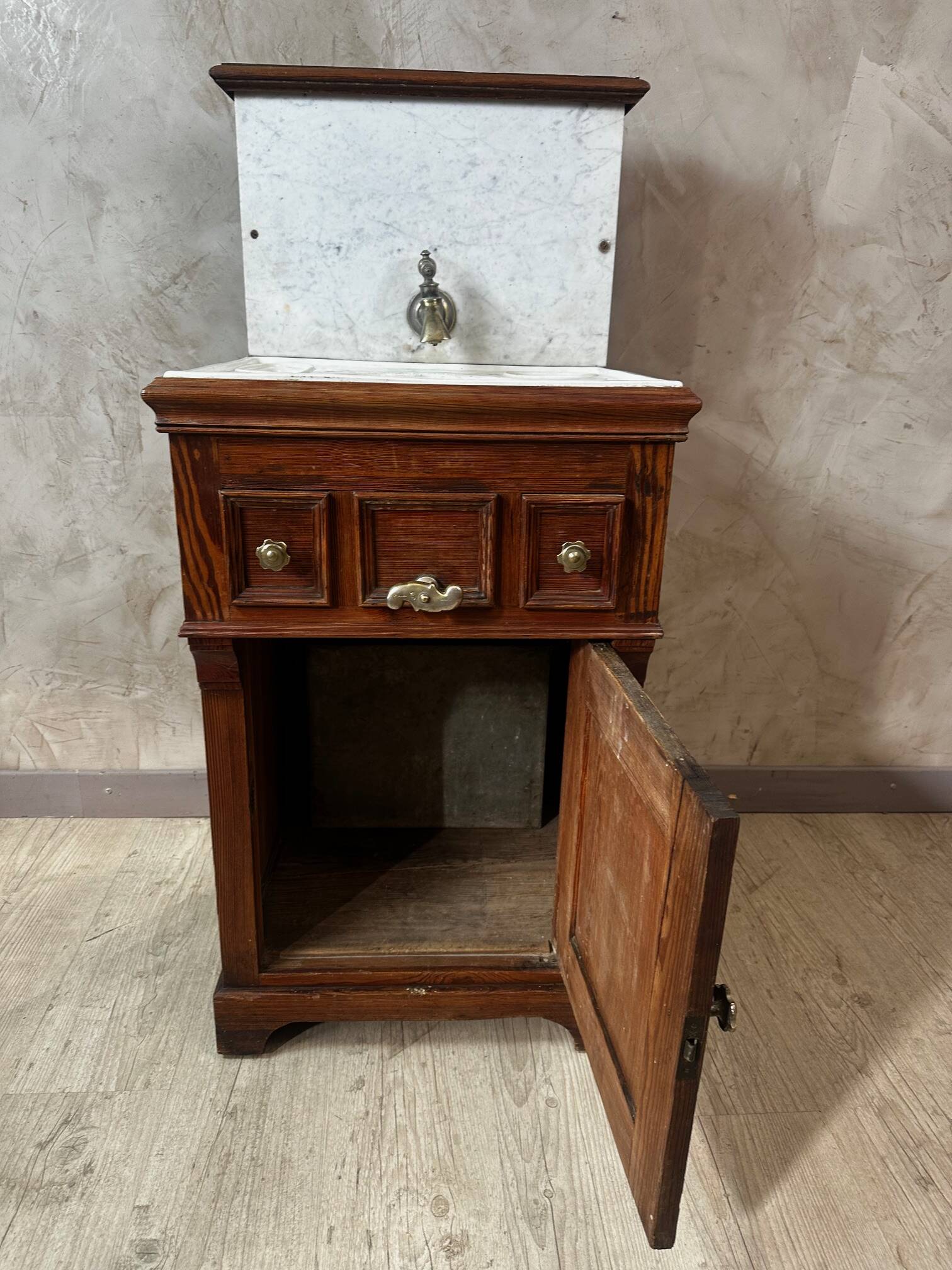 Bathroom vanity unit