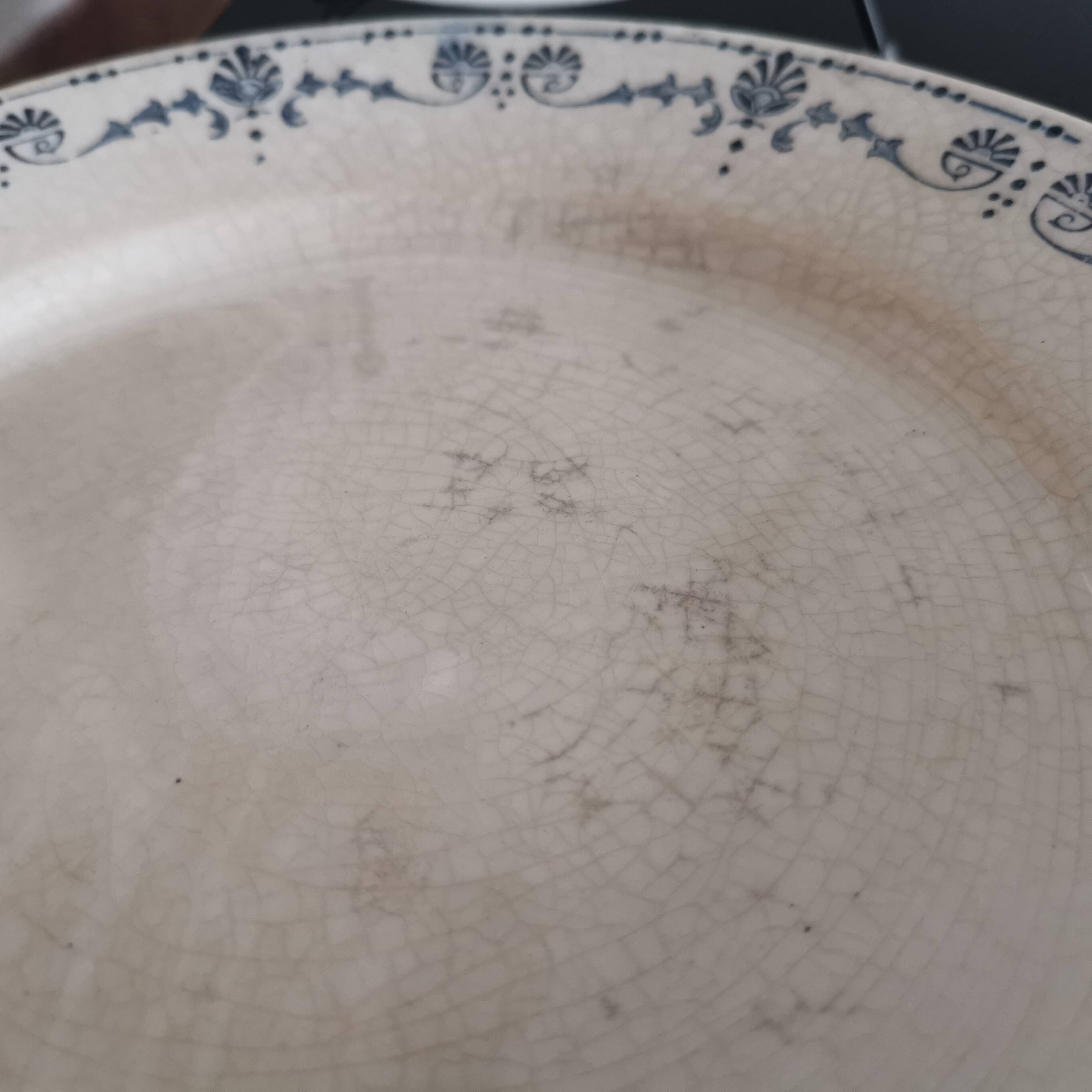 Old "Etruscan" flat plates in opaque porcelain from Gien Terre de Fer