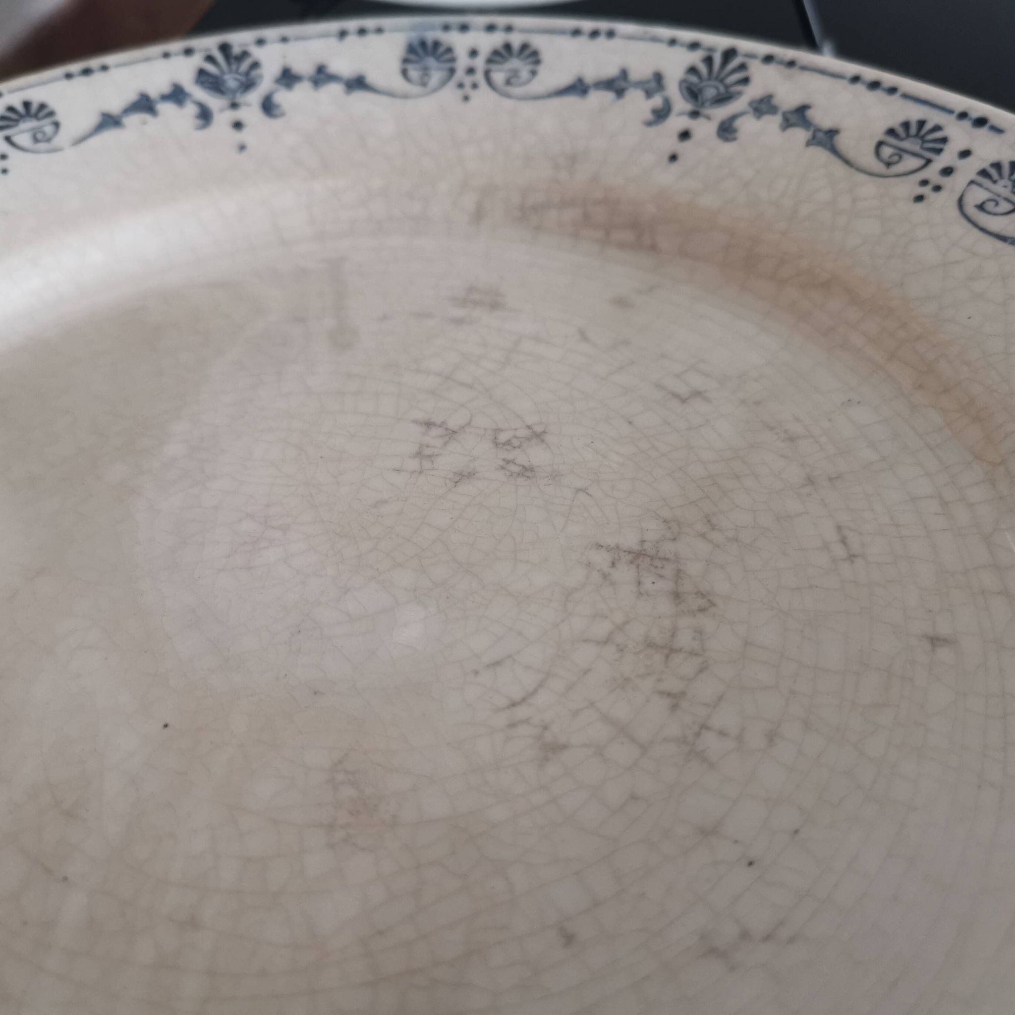 Old "Etruscan" flat plates in opaque porcelain from Gien Terre de Fer