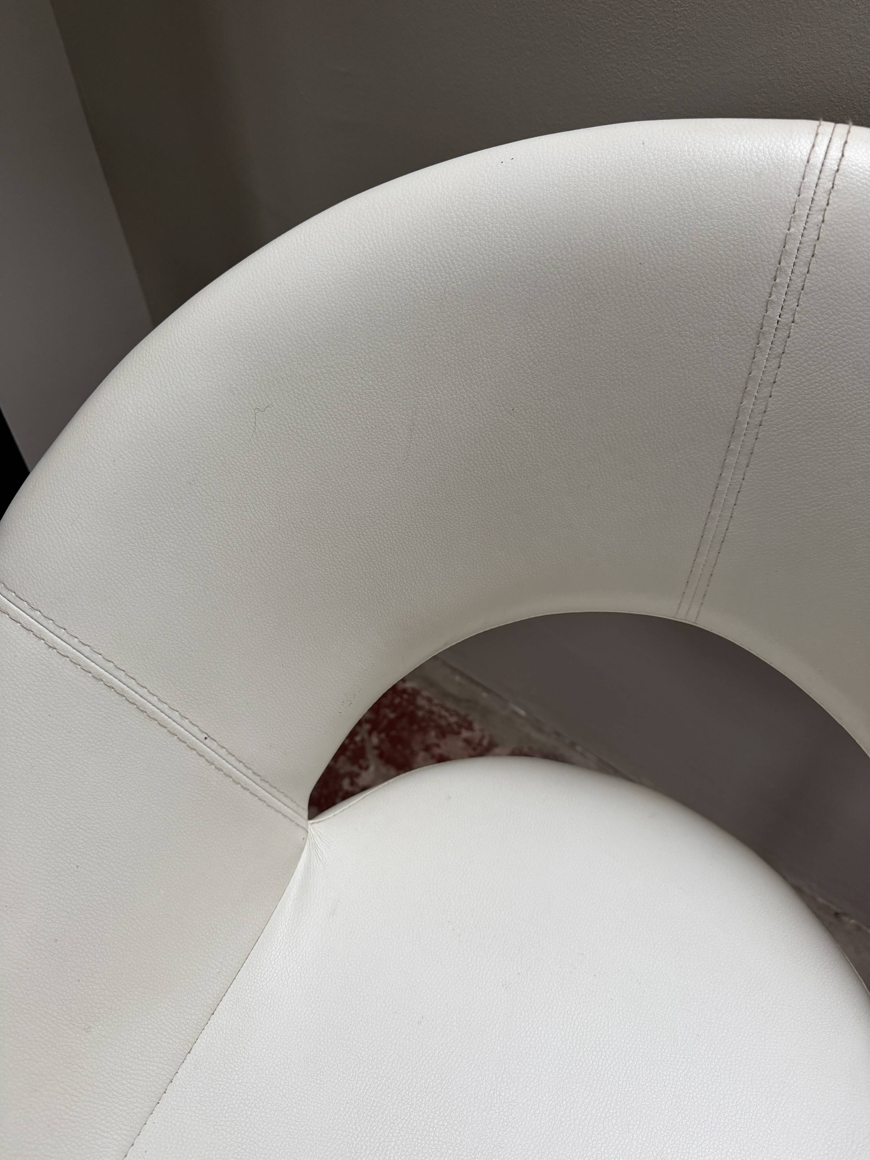 Pair of vintage white swivel armchairs in tulip style.